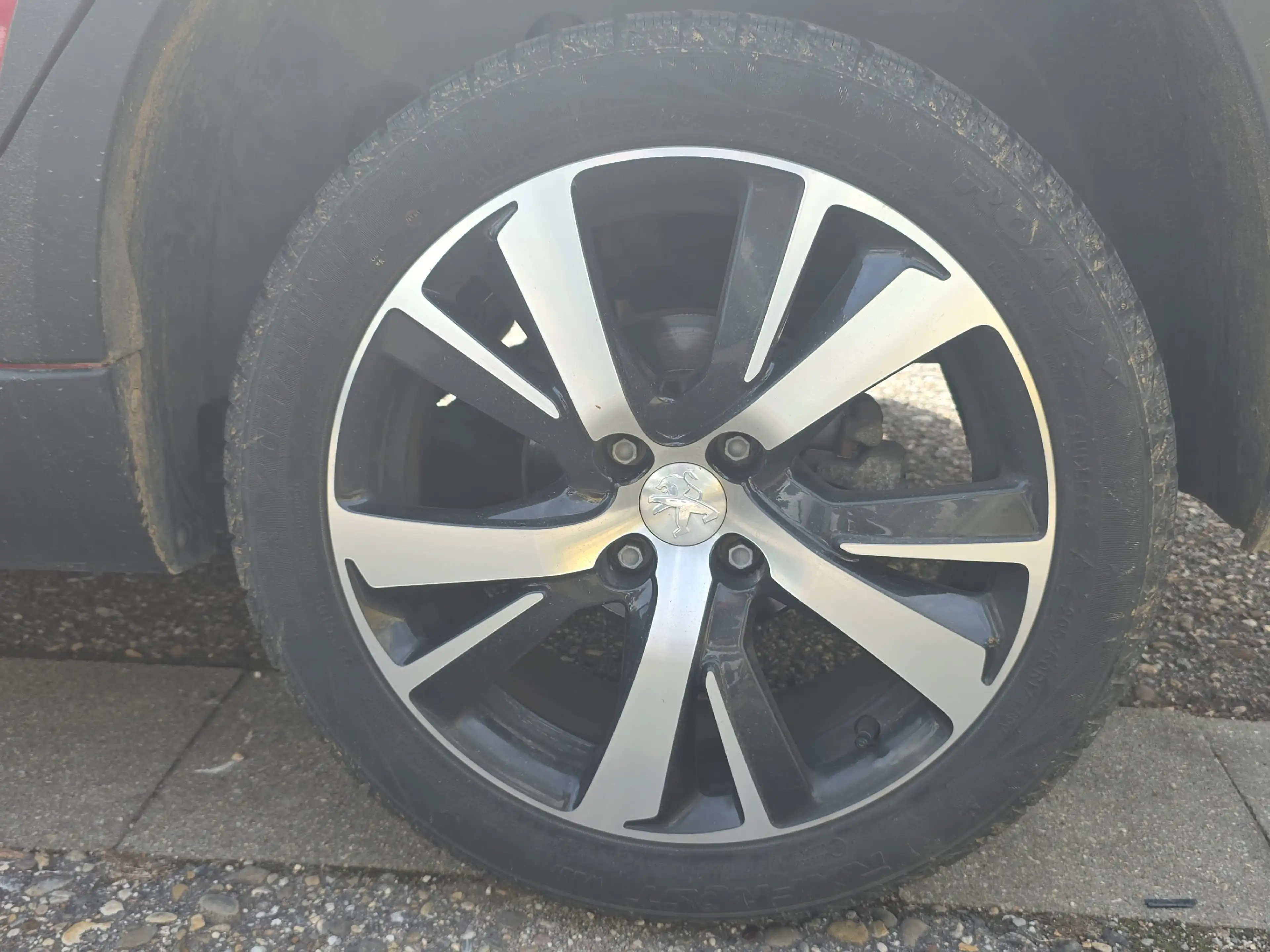 Peugeot 2008 1.2 PureTech 130 Allure *2xKlima*PDC* — photo 15