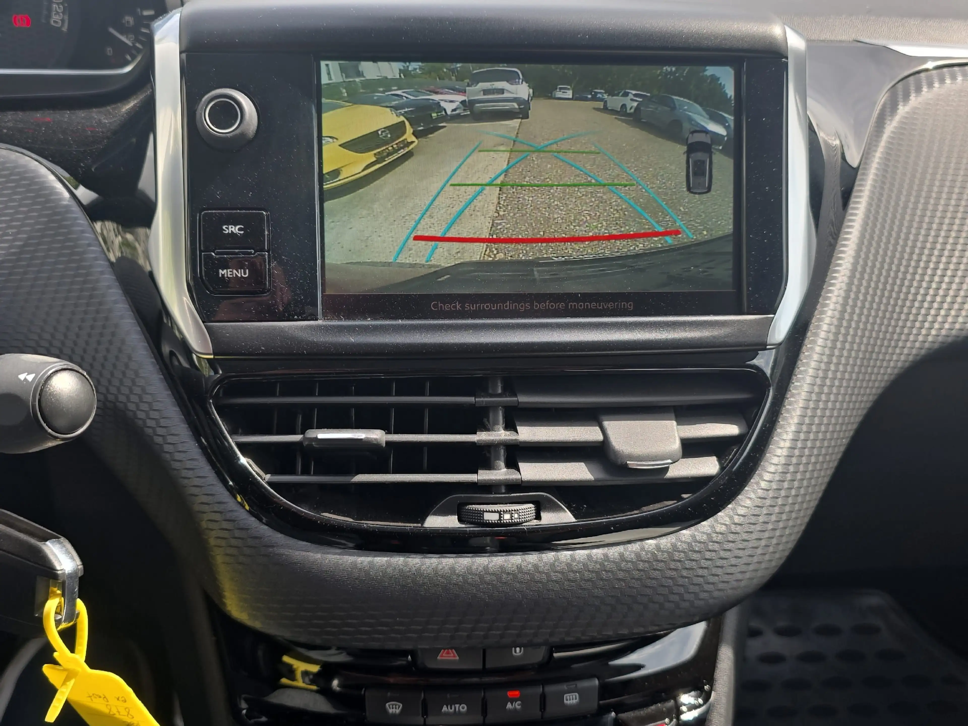 Peugeot 2008 1.2 PureTech 130 Allure *2xKlima*PDC* — photo 6