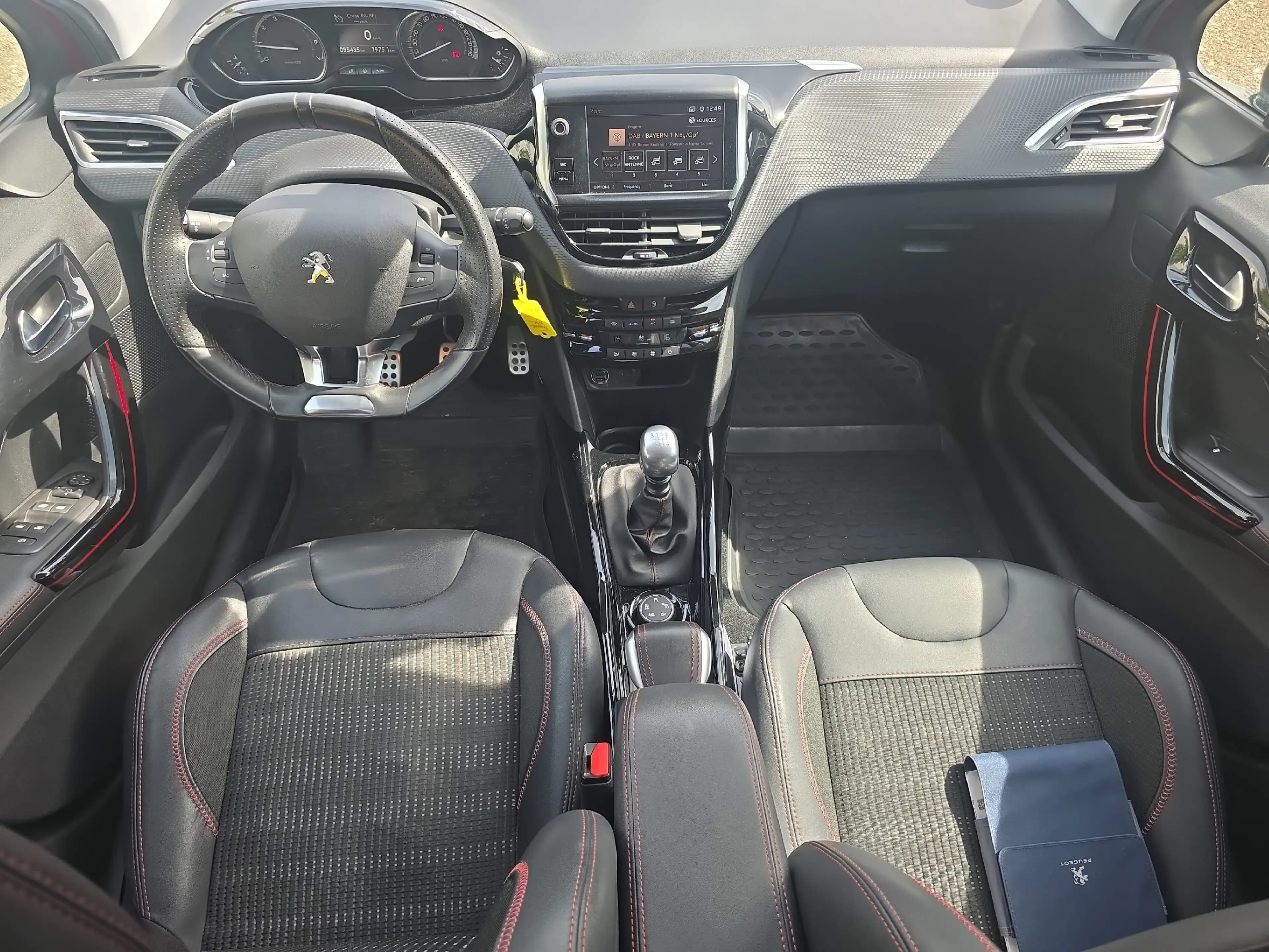 Peugeot 2008 1.2 PureTech 130 Allure *2xKlima*PDC* — photo 8