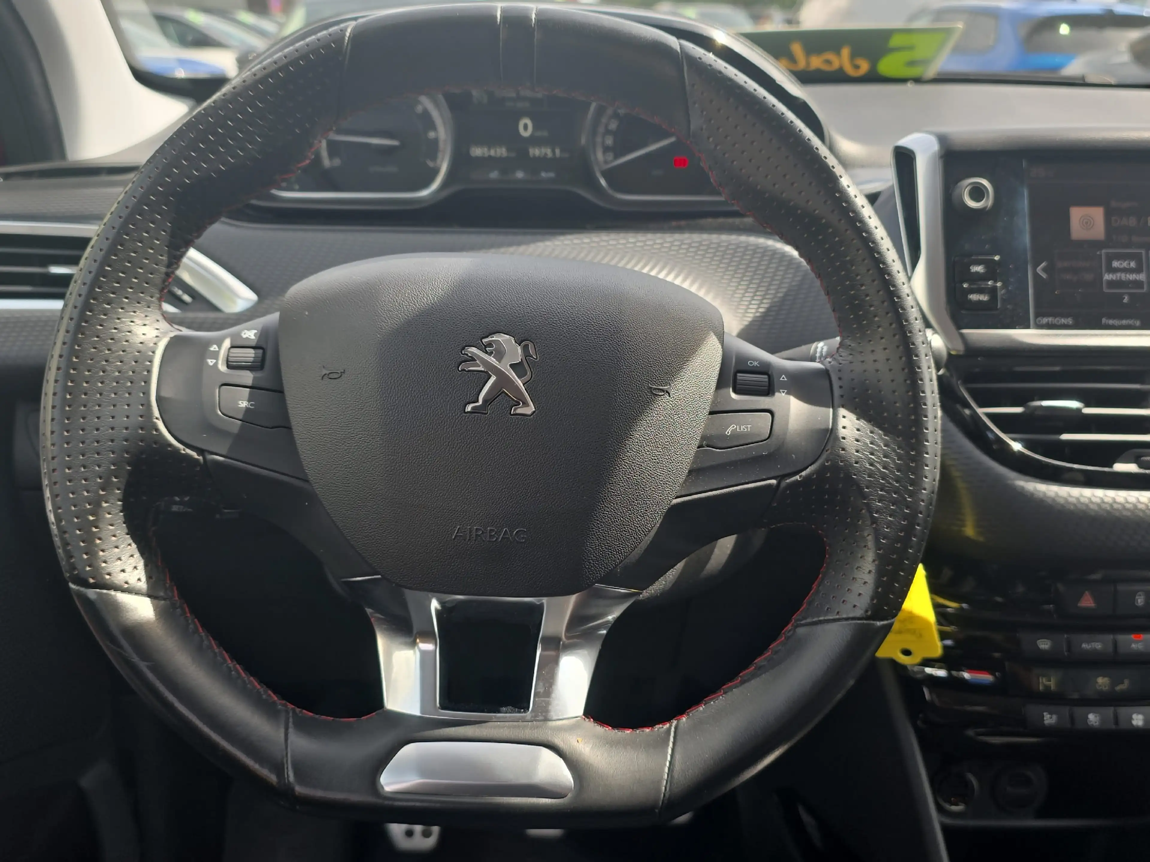 Peugeot 2008 1.2 PureTech 130 Allure *2xKlima*PDC* — photo 7