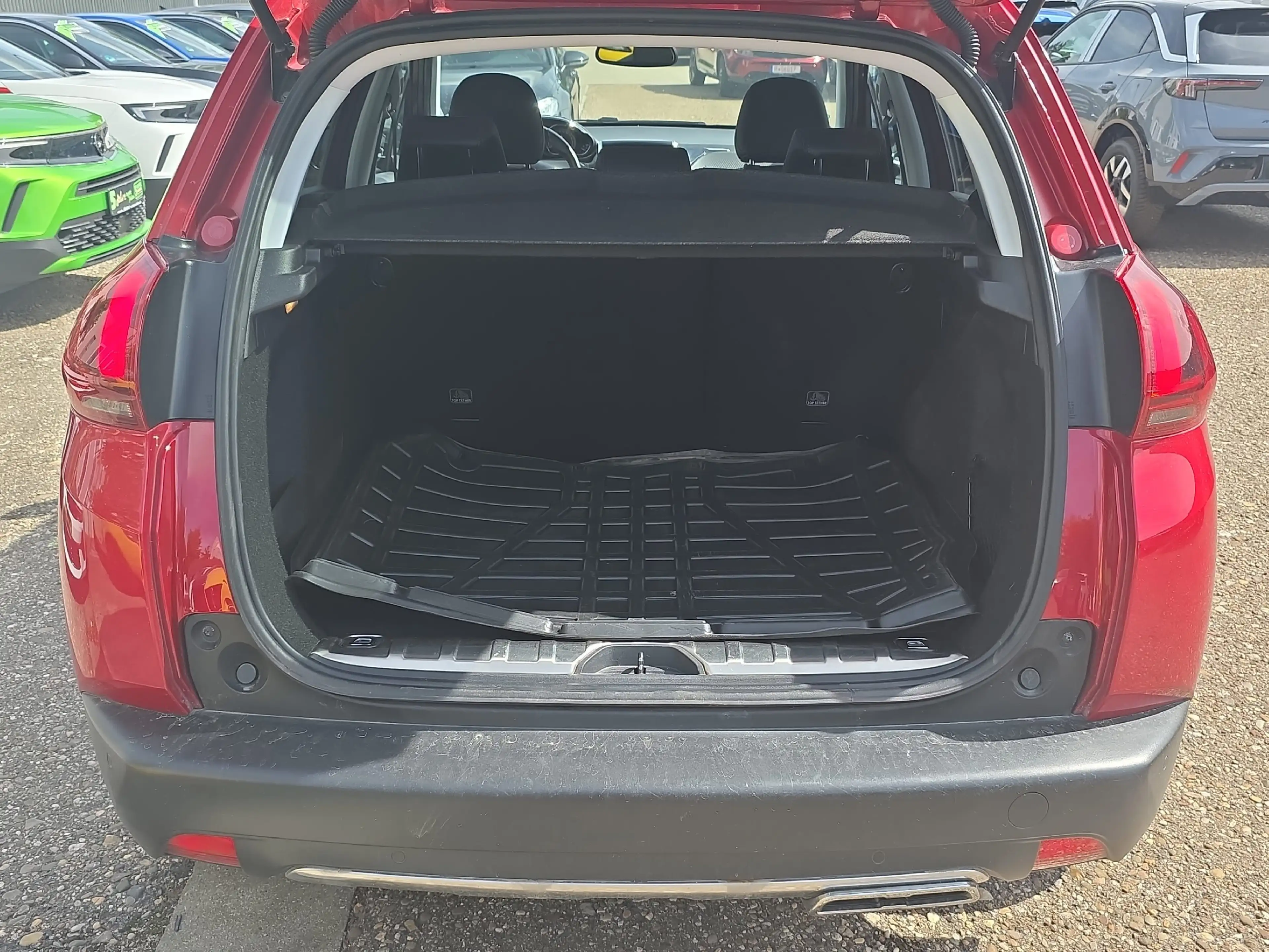 Peugeot 2008 1.2 PureTech 130 Allure *2xKlima*PDC* — photo 11