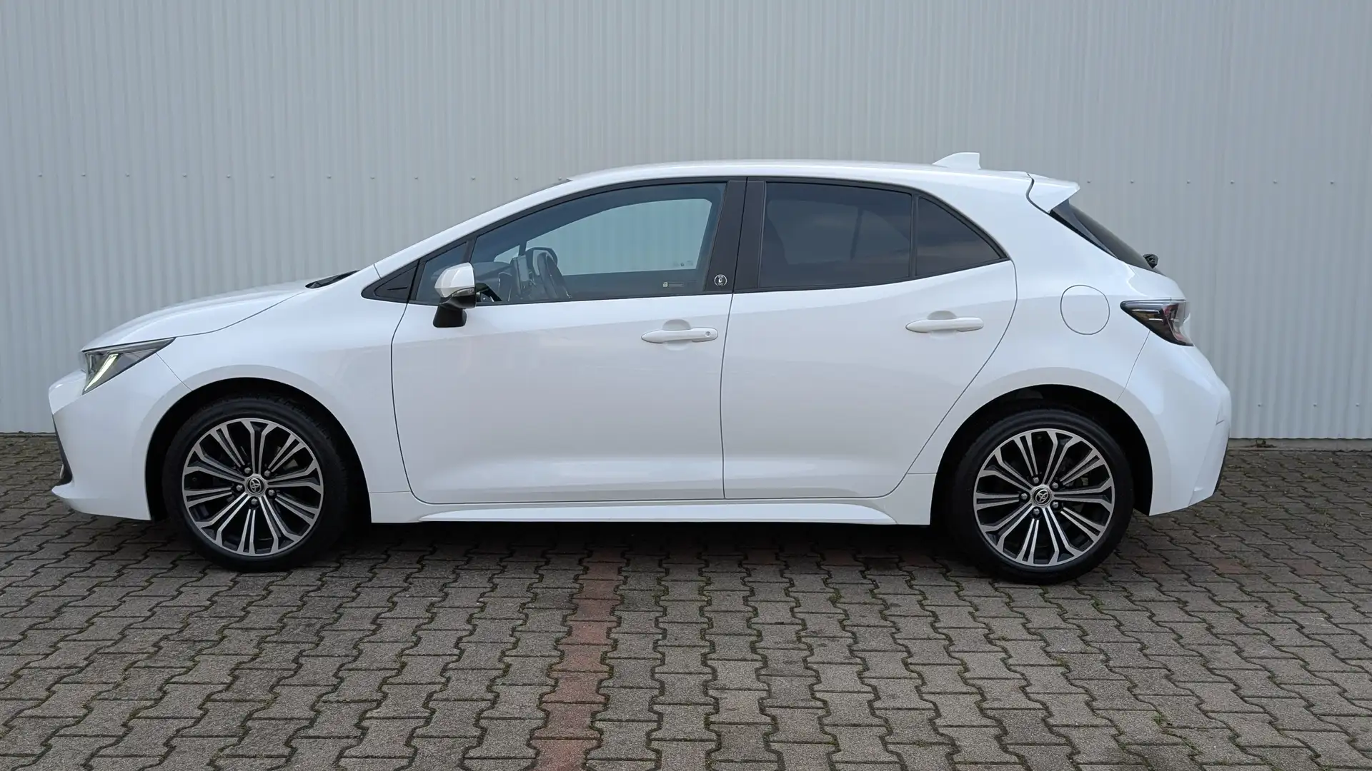 Toyota Corolla Team D *SHZ*Kamera*Beheizbares Lenkrad* Wit - 2