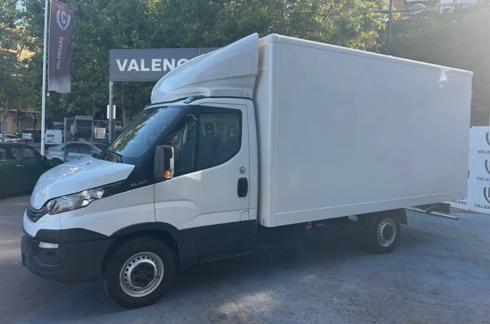 Iveco Daily Chasis Cabina 35C14 3000 136 Blanco - 2