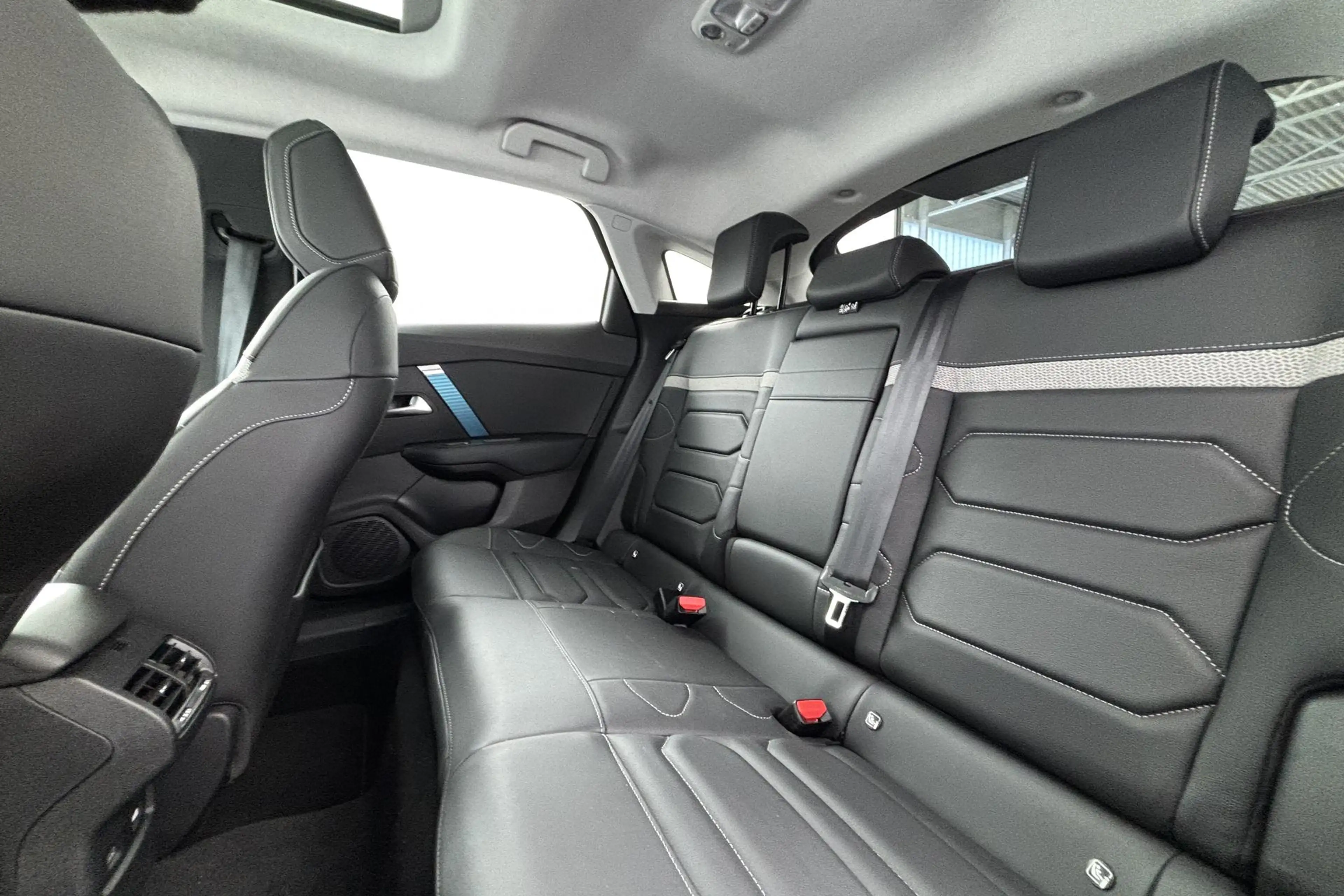 Citroen E-C4 Electric Shine 50 kWh Stijlvolle elektrische SUV met unieke — photo 5