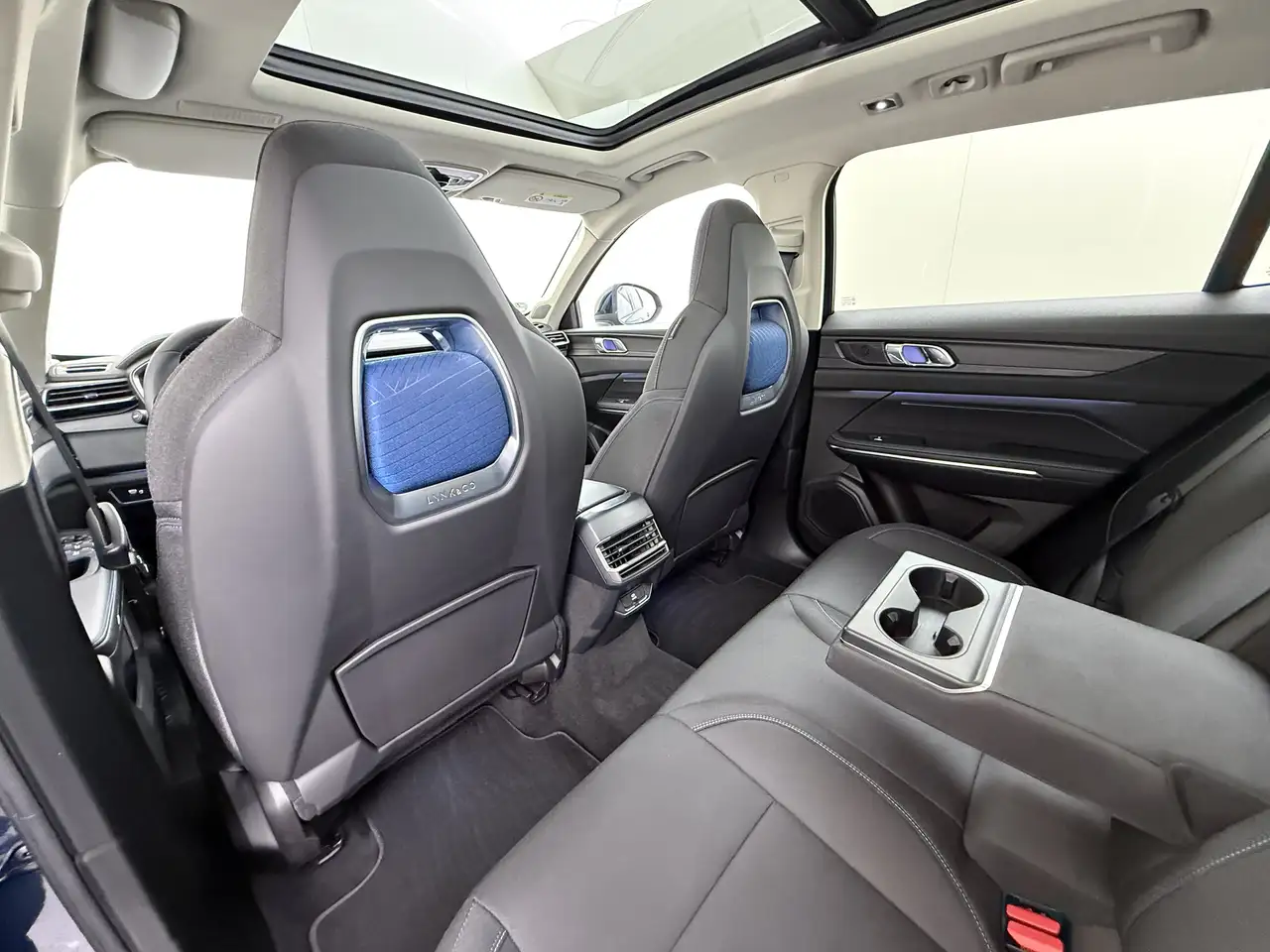 Lynk & Co 01 SOH 96% PHEV AUT-7 261pk Pano-Schuifdak Lmv 20" 36, миниатюра 12