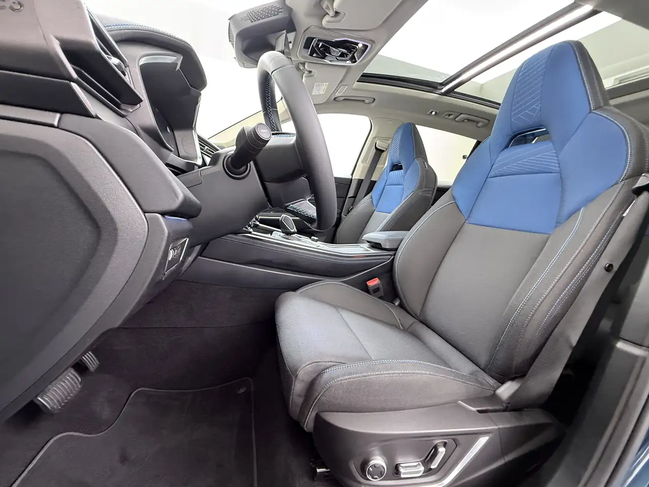 Lynk & Co 01 SOH 96% PHEV AUT-7 261pk Pano-Schuifdak Lmv 20" 36, миниатюра 11