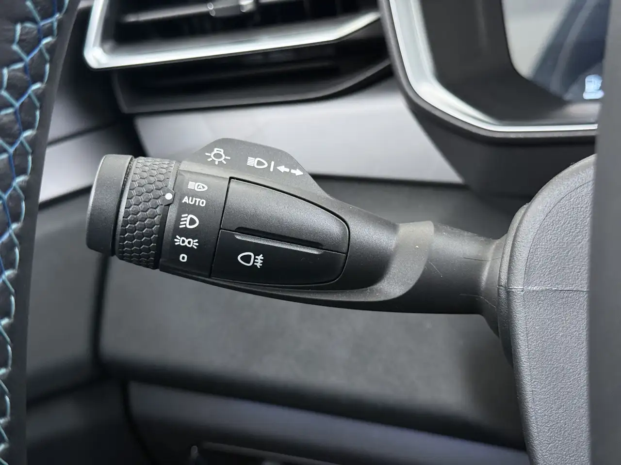 Lynk & Co 01 SOH 96% PHEV AUT-7 261pk Pano-Schuifdak Lmv 20" 36, миниатюра 27