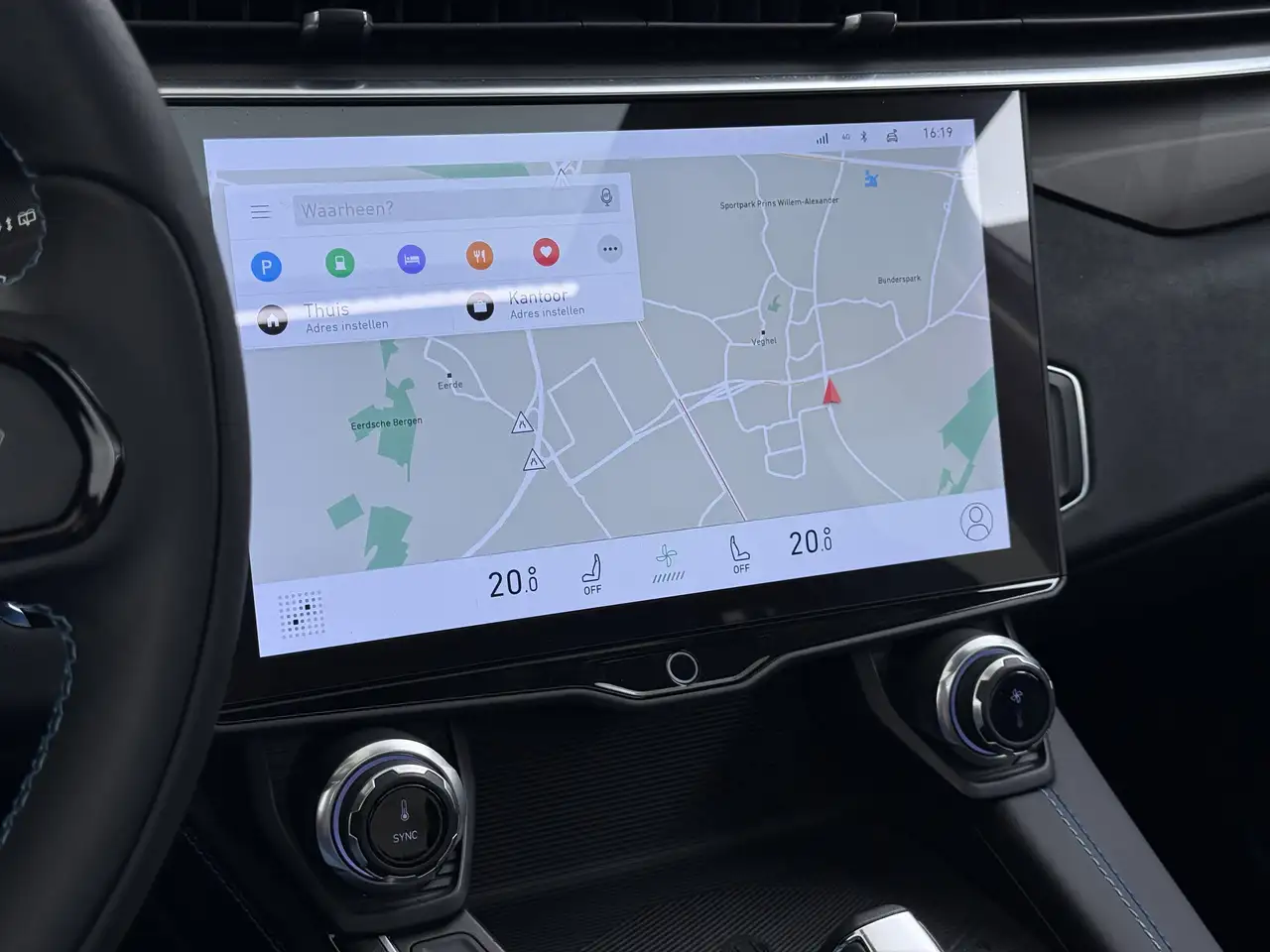 Lynk & Co 01 SOH 96% PHEV AUT-7 261pk Pano-Schuifdak Lmv 20" 36, миниатюра 13