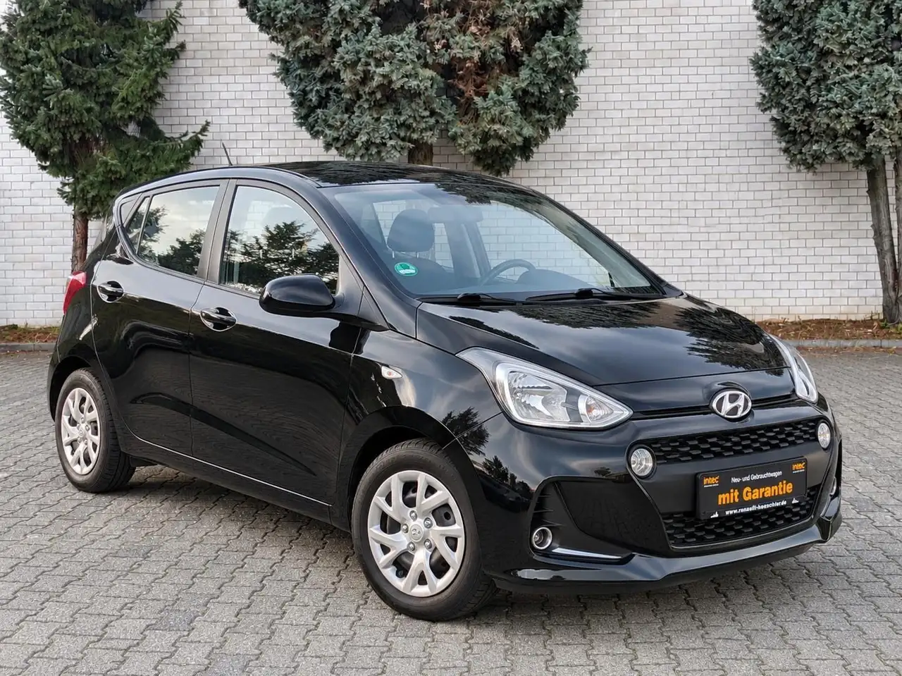 Hyundai i10 YES! / SHZ/ Einparkhilfe/ CarPlay — photo 1 of 17