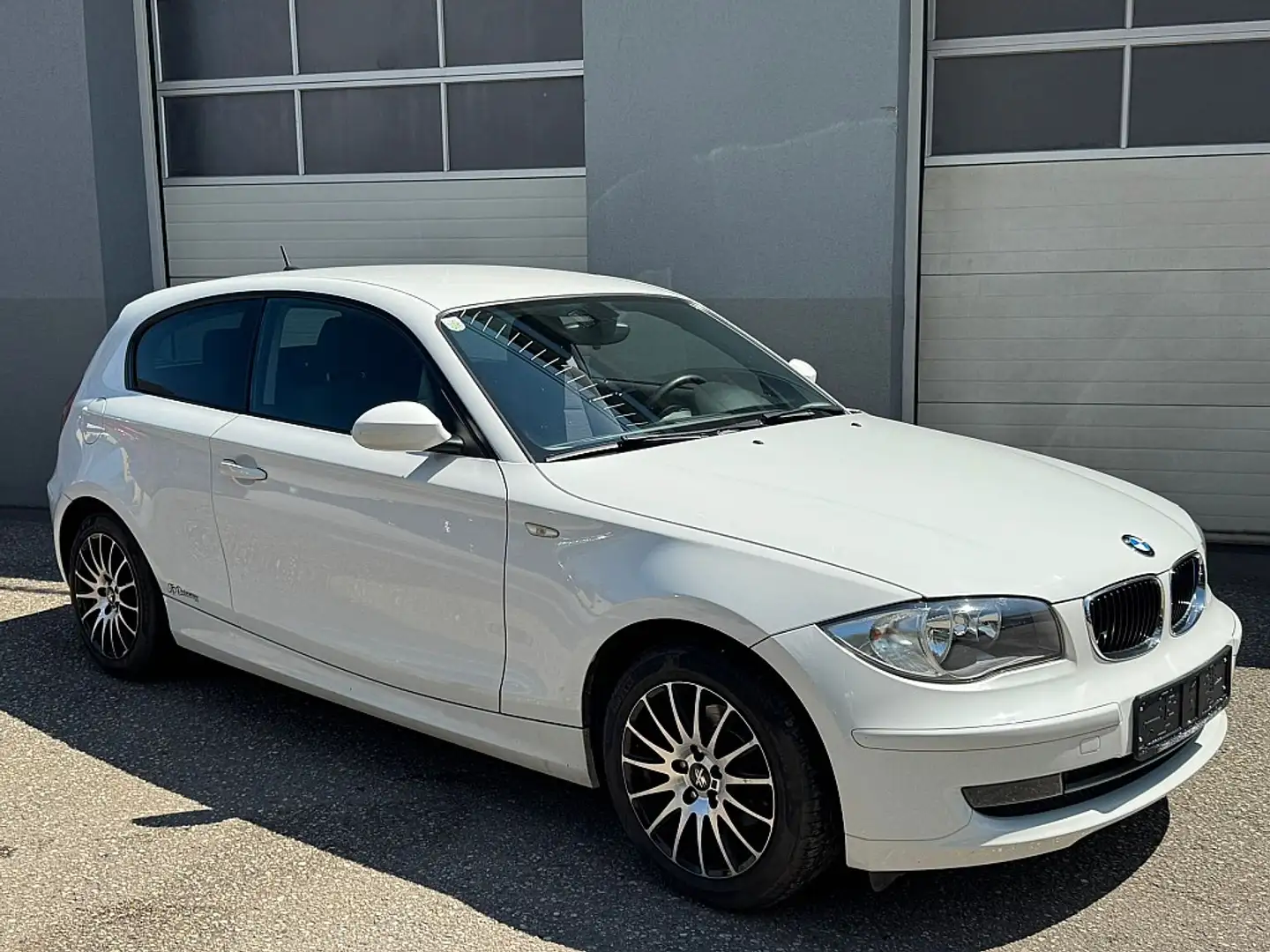 BMW 116 i Ö-Paket Weiß - 1