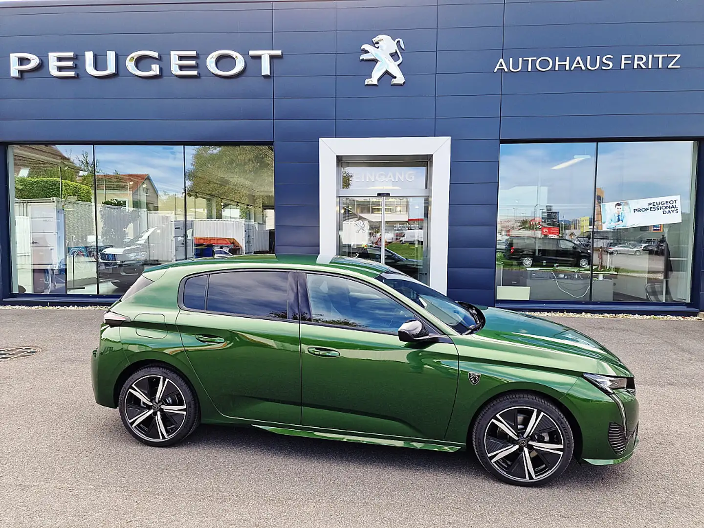 Peugeot 308 GT Hybrid 136 e-DCS6 Grün - 2