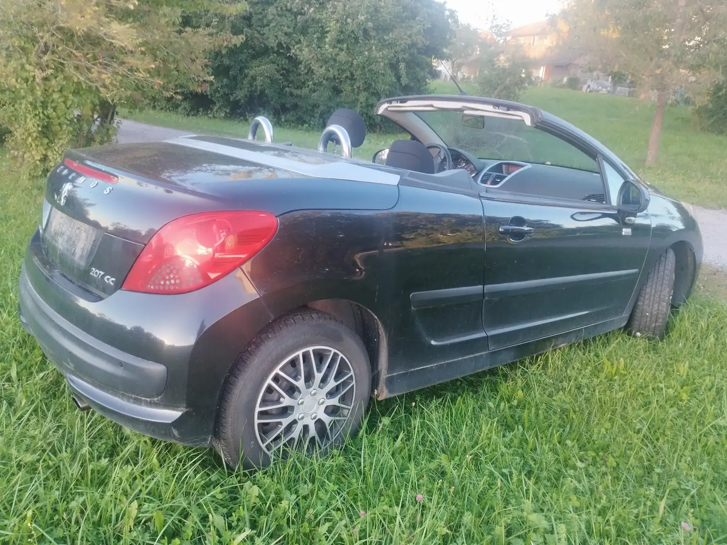 Peugeot 207 207 CC 1,6 16V Schwarz - 2