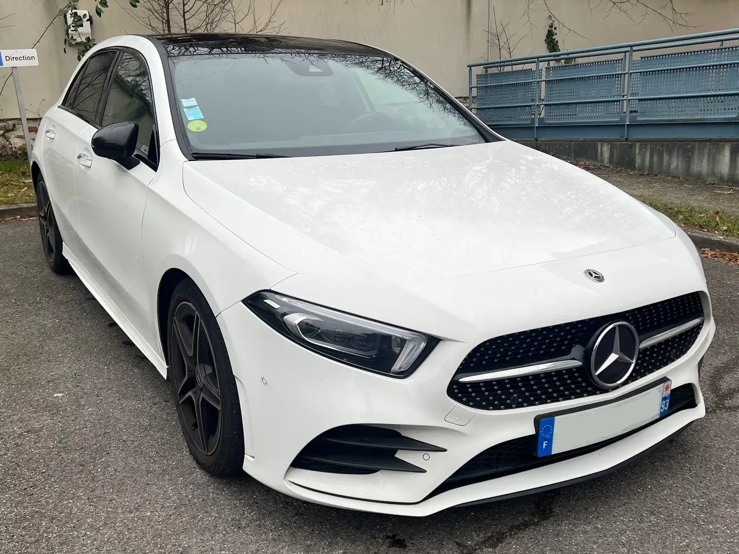 Mercedes-Benz A 180 Classe   d 7G-DCT AMG Line Blanc - 2