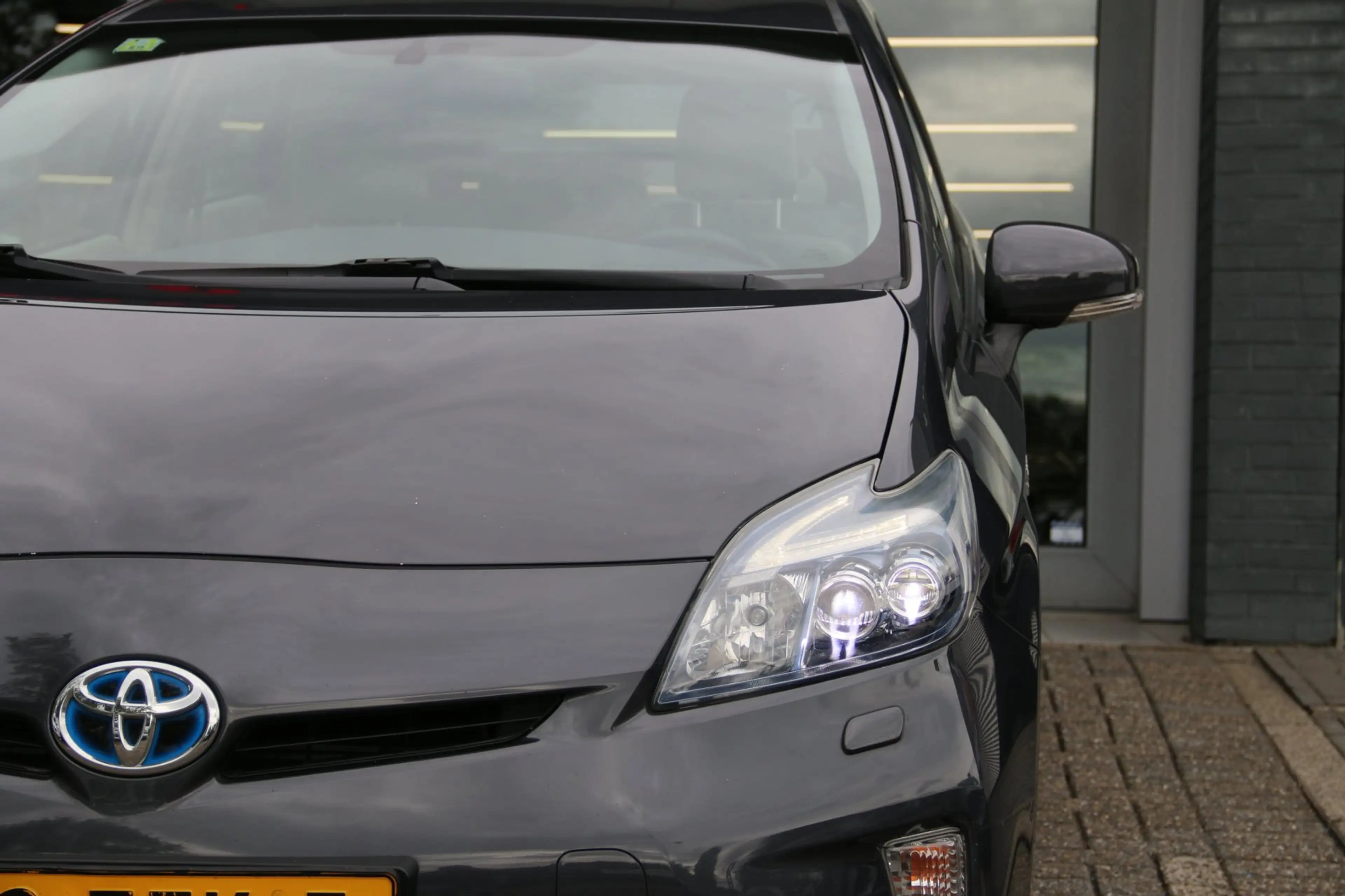 Toyota Prius 1.8 Plug-in Dynamic Business — photo 3