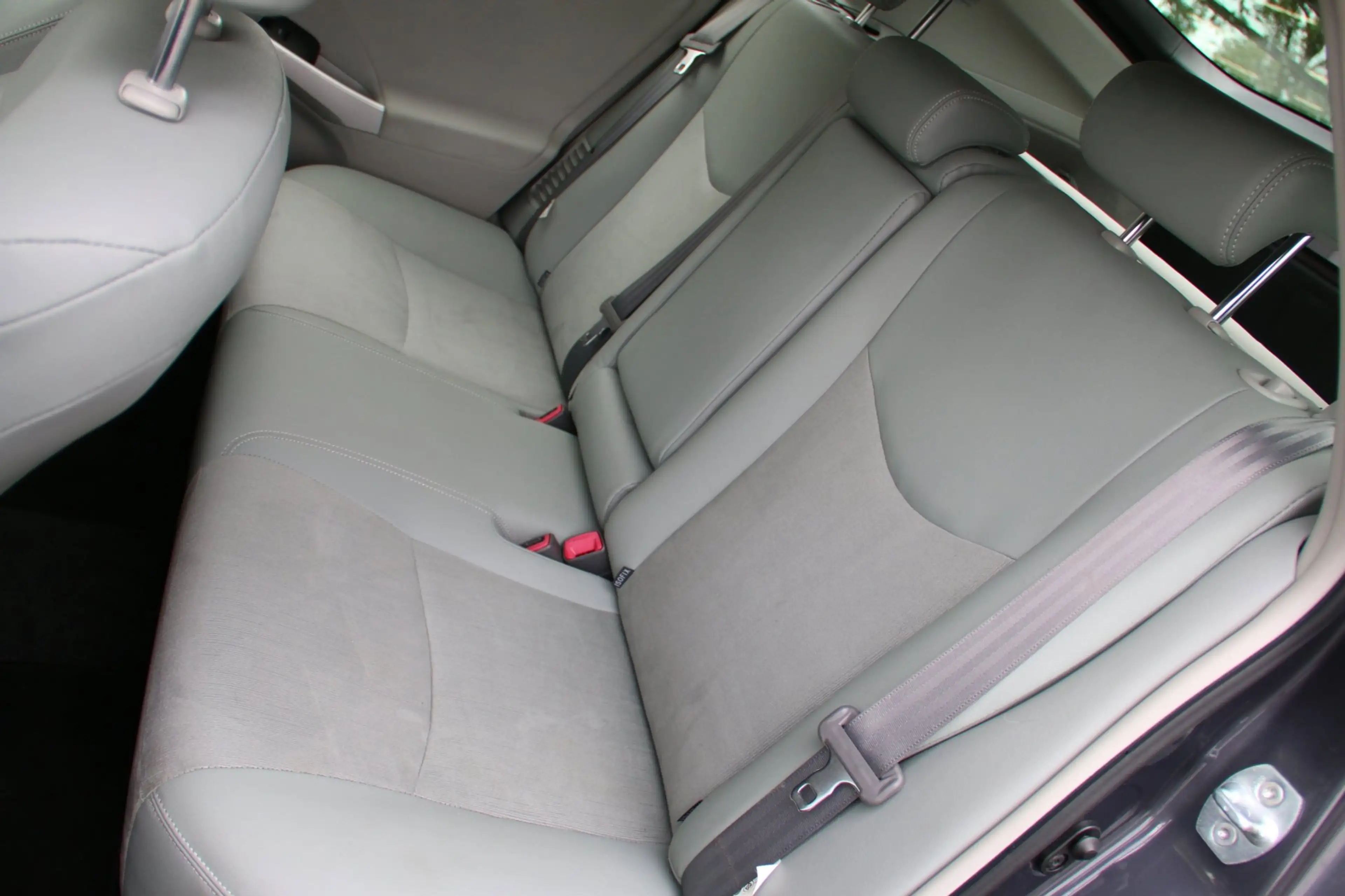 Toyota Prius 1.8 Plug-in Dynamic Business — photo 10