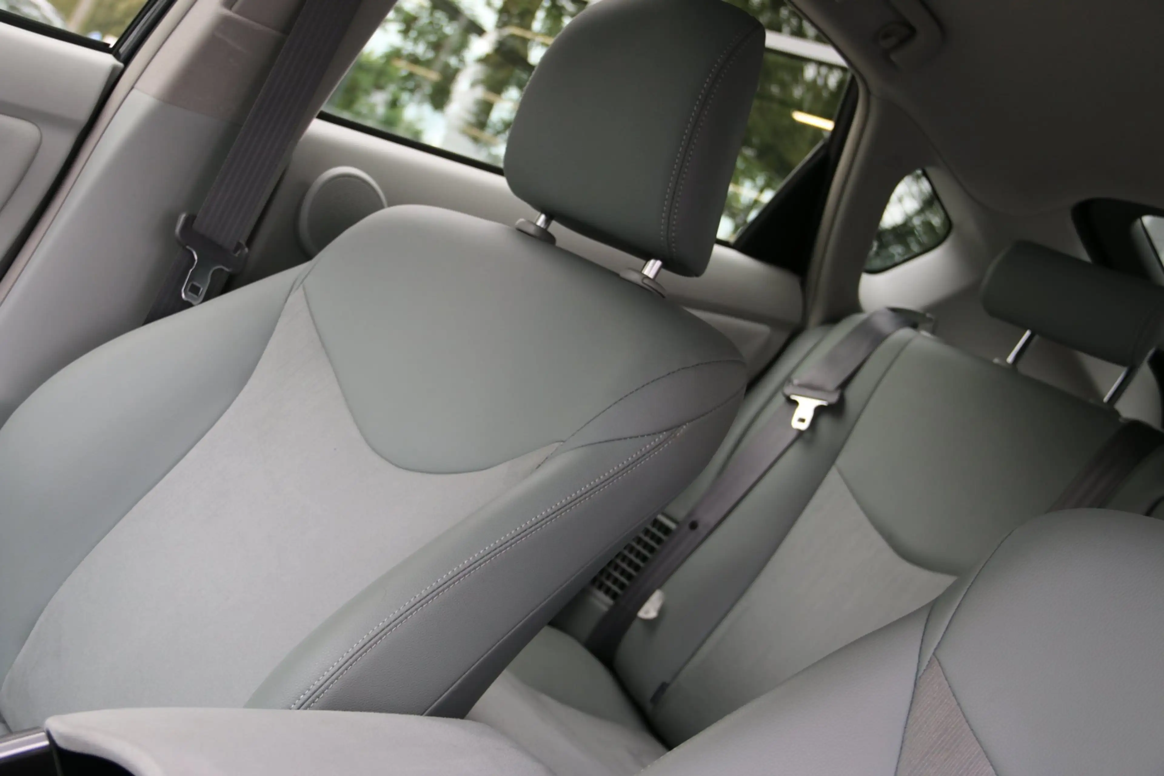 Toyota Prius 1.8 Plug-in Dynamic Business — photo 13
