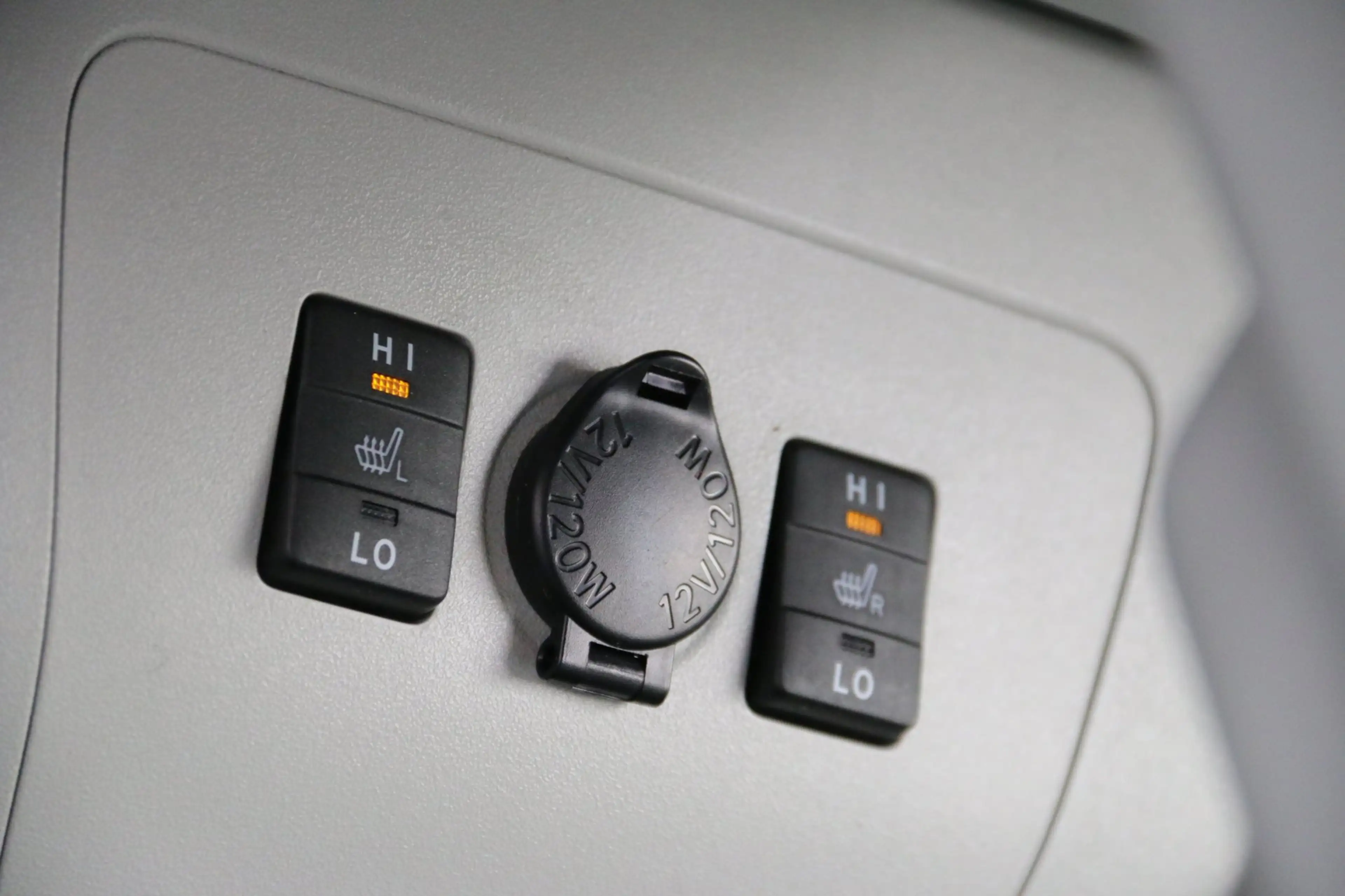 Toyota Prius 1.8 Plug-in Dynamic Business — photo 17
