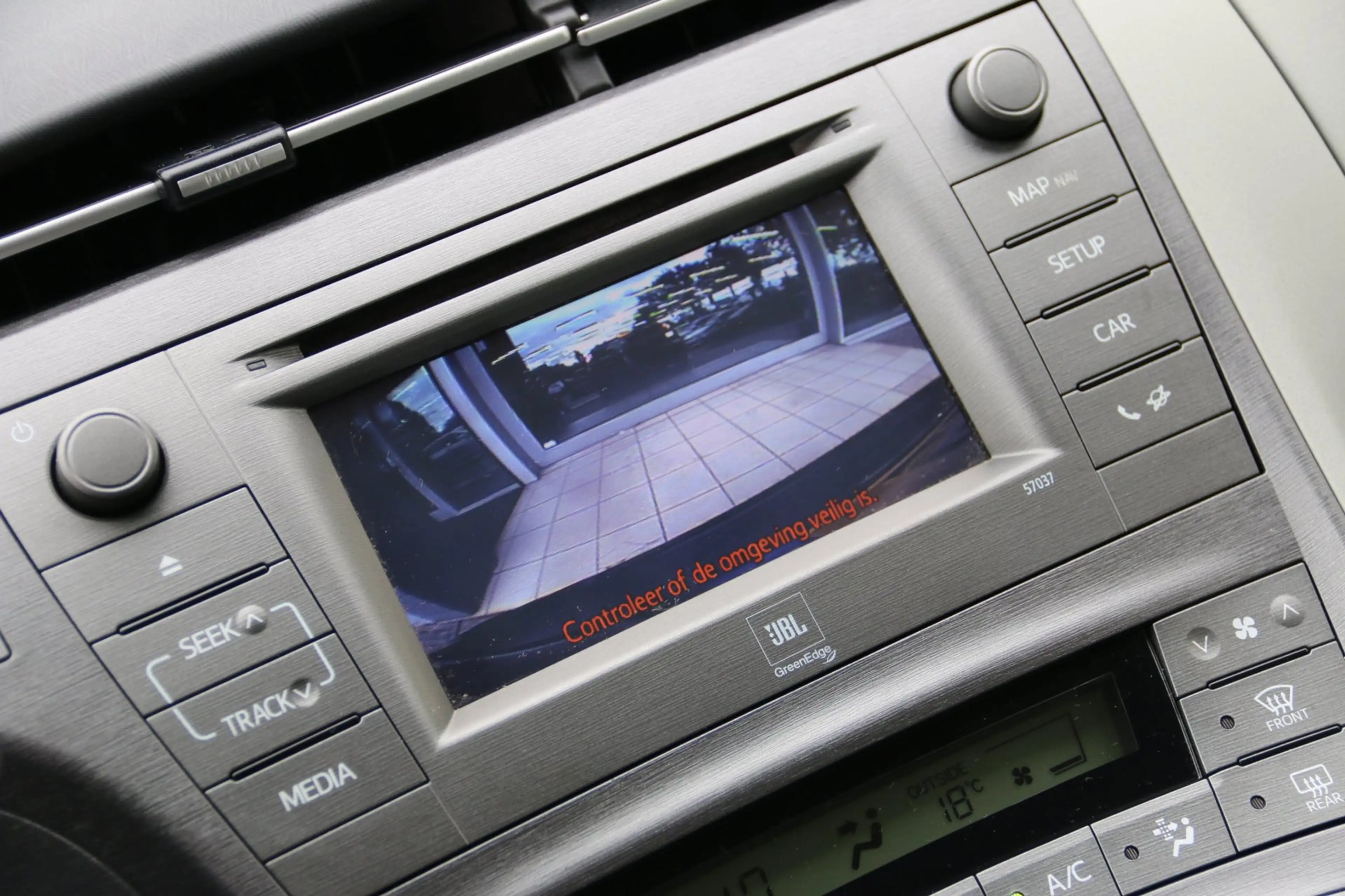 Toyota Prius 1.8 Plug-in Dynamic Business — photo 18