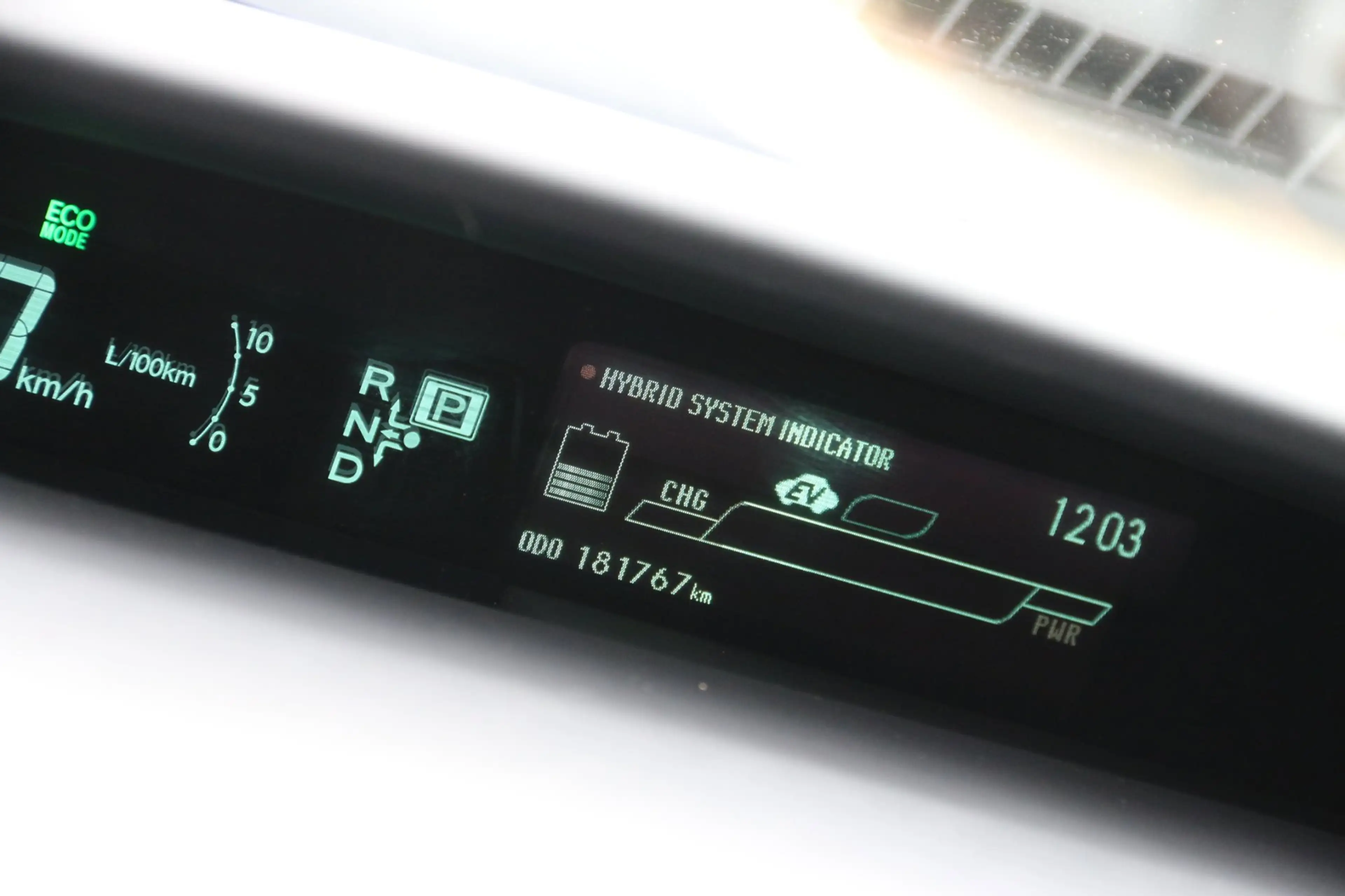 Toyota Prius 1.8 Plug-in Dynamic Business — photo 14