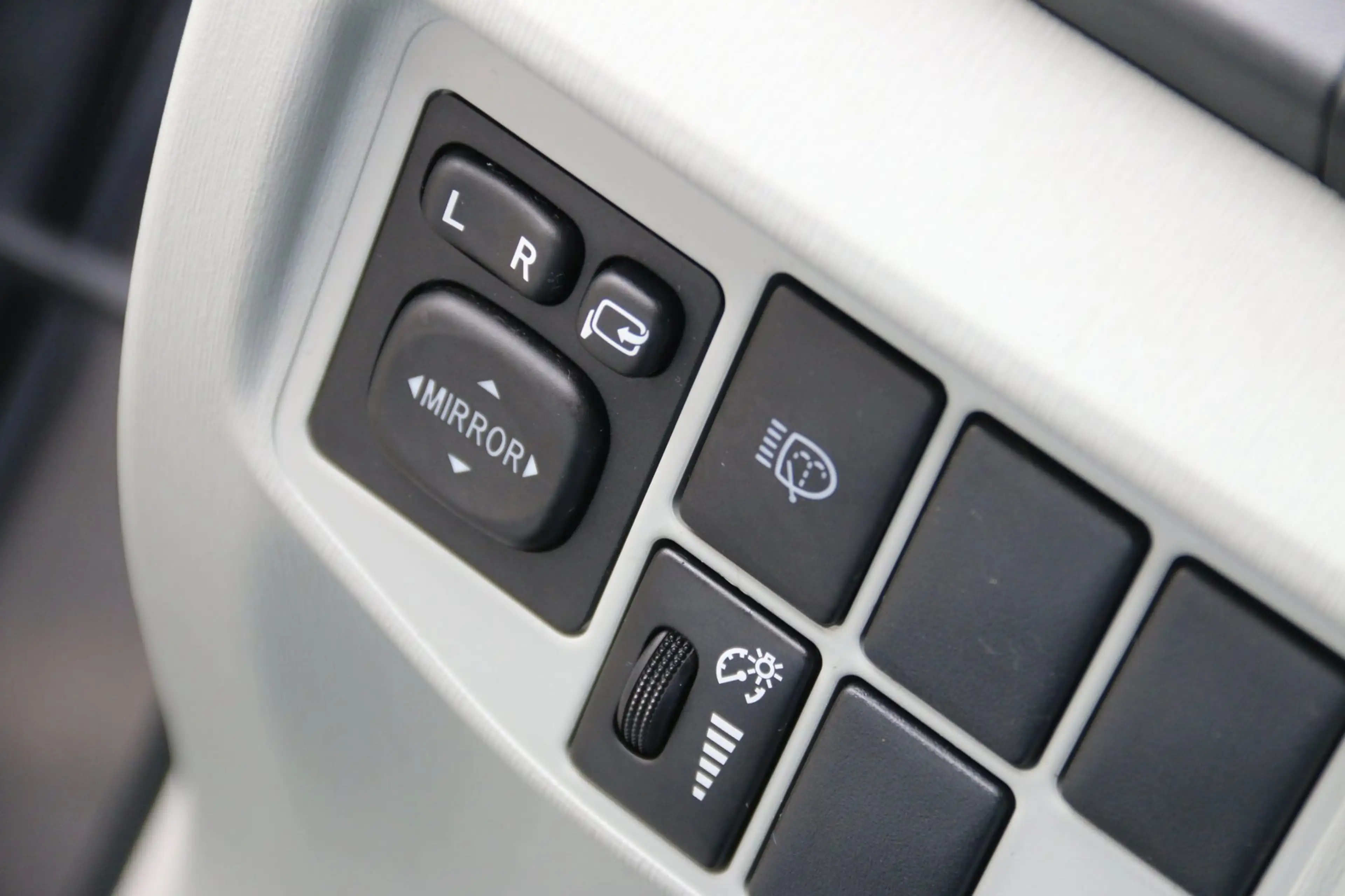 Toyota Prius 1.8 Plug-in Dynamic Business — photo 15