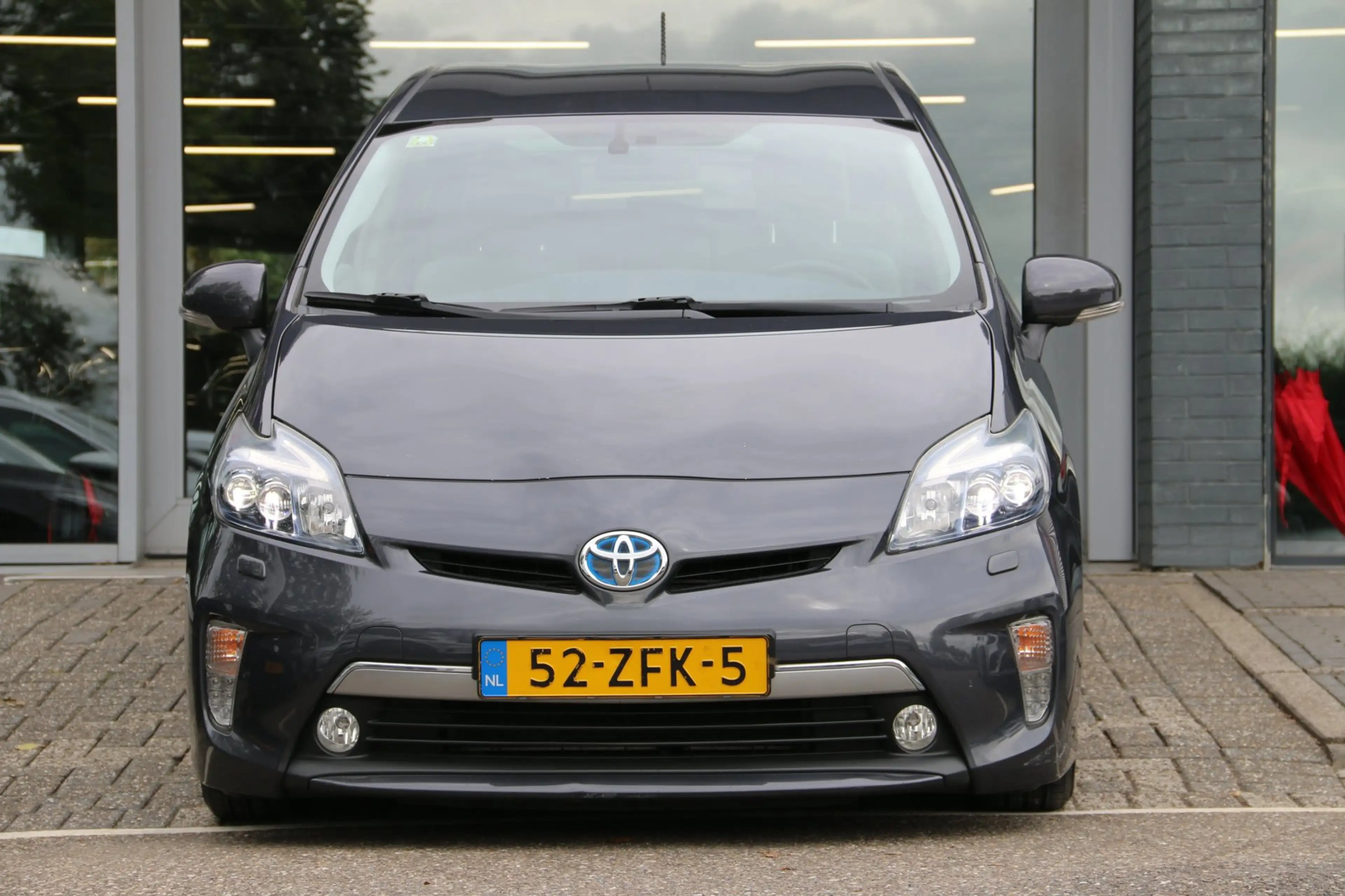 Toyota Prius 1.8 Plug-in Dynamic Business — photo 2