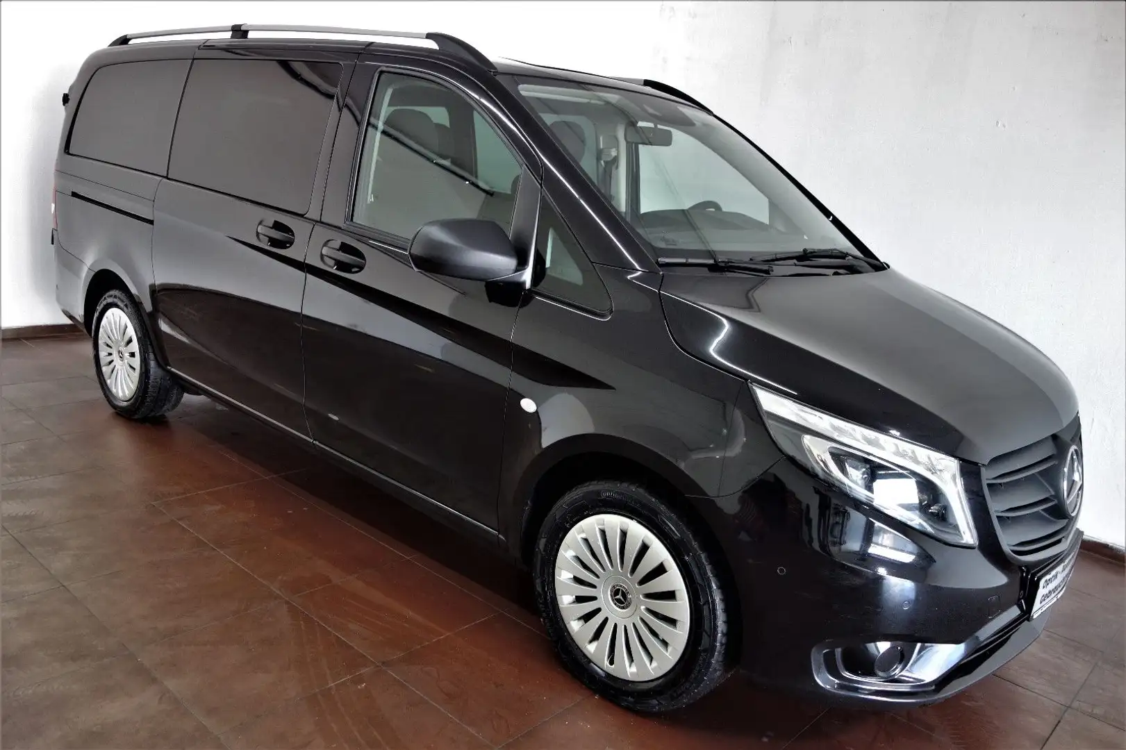 Mercedes-Benz Vito 119CDI Tourer lang 9G/LED/Stdhzng/Distronic Schwarz - 1