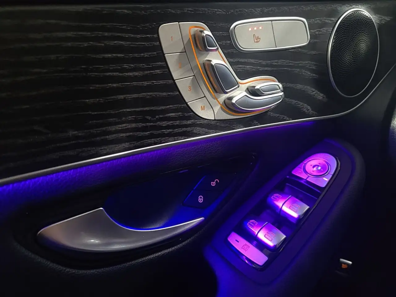 Mercedes-Benz GLC снимка Mercedes-Benz GLC