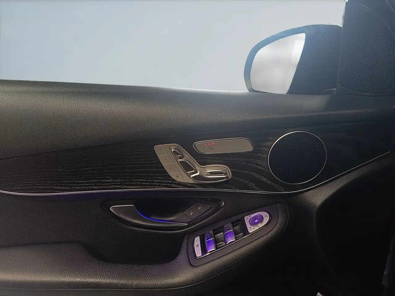 Mercedes-Benz GLC снимка Mercedes-Benz GLC