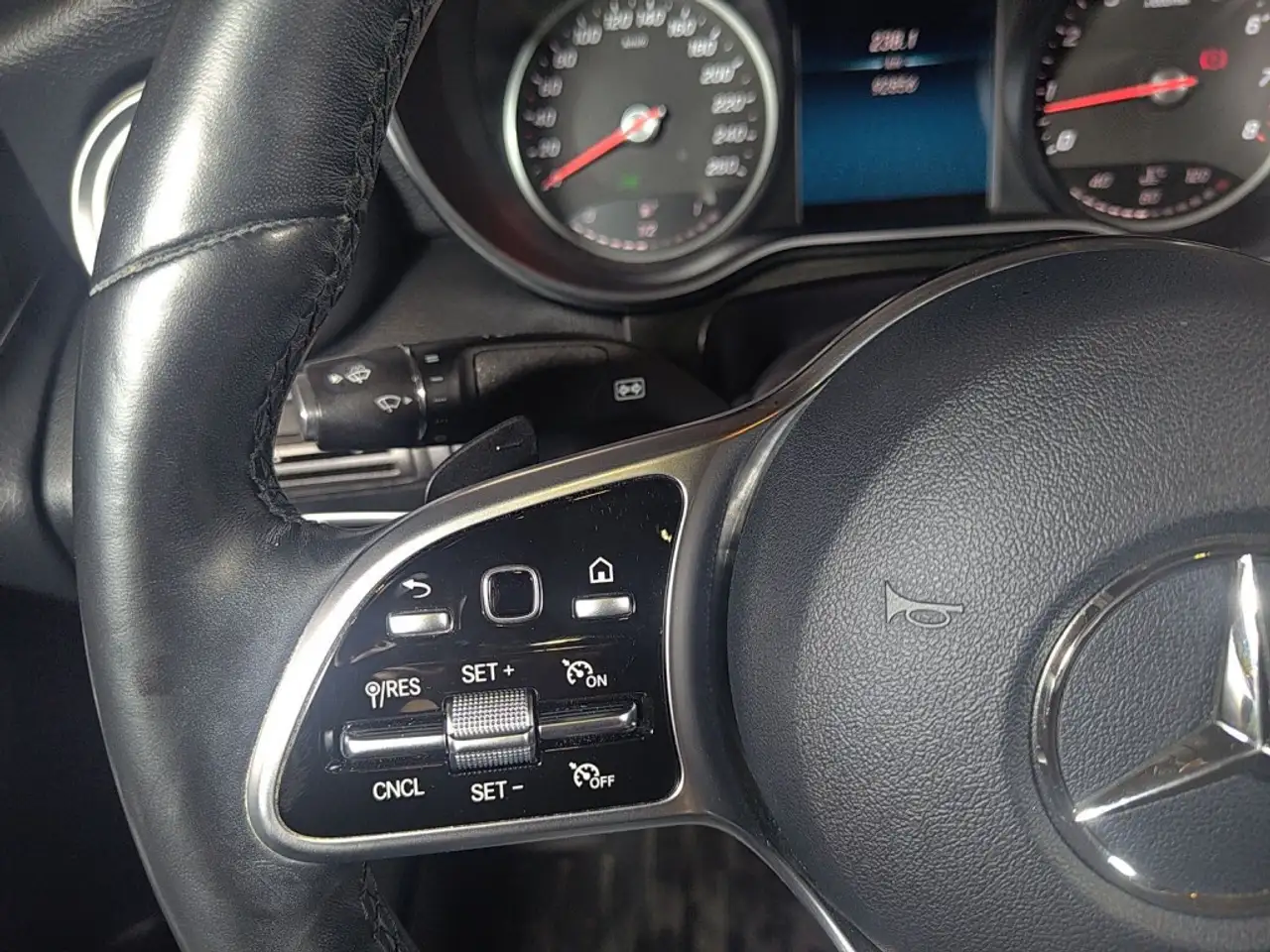Mercedes-Benz GLC снимка Mercedes-Benz GLC