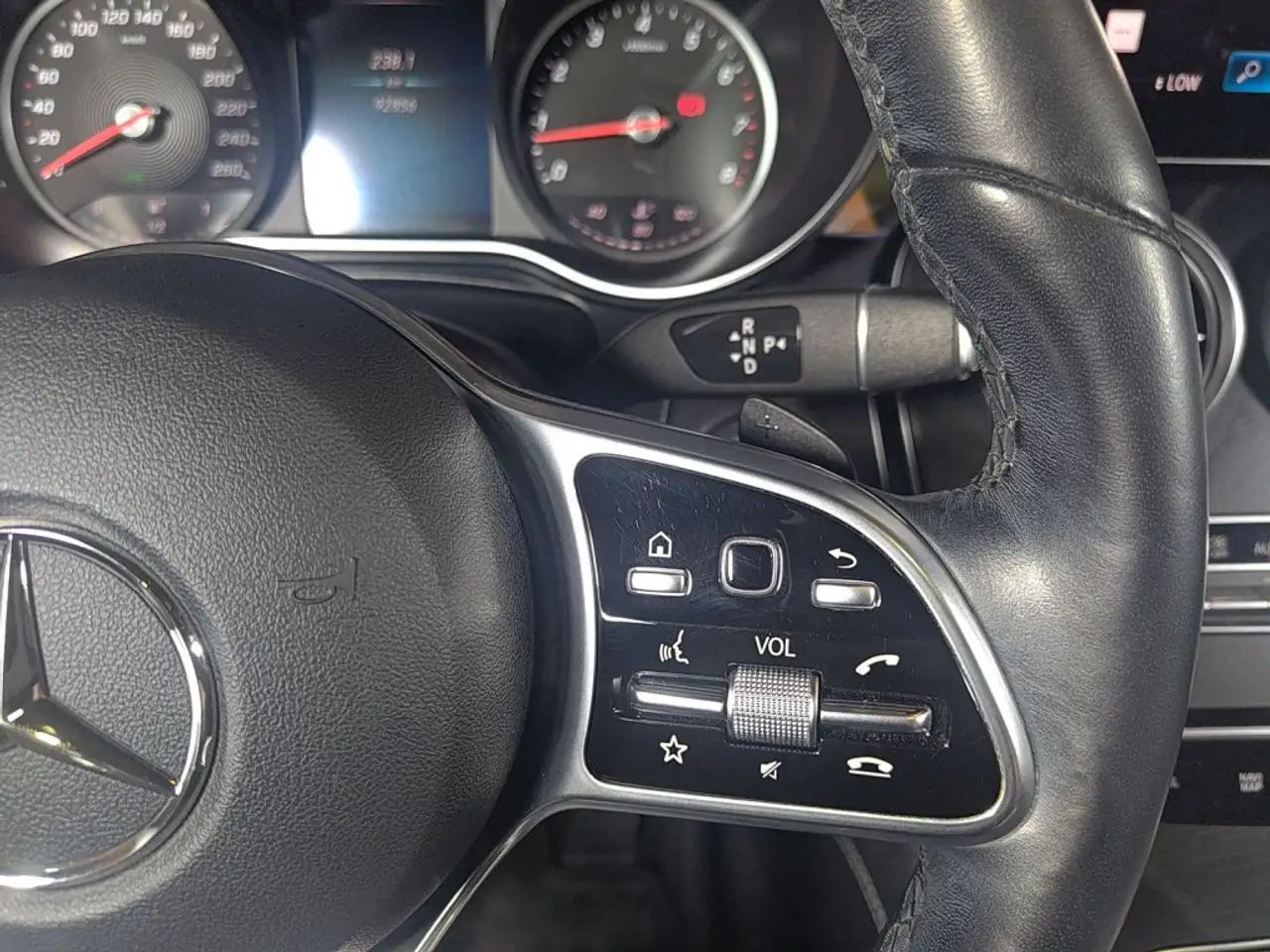 Mercedes-Benz GLC снимка Mercedes-Benz GLC
