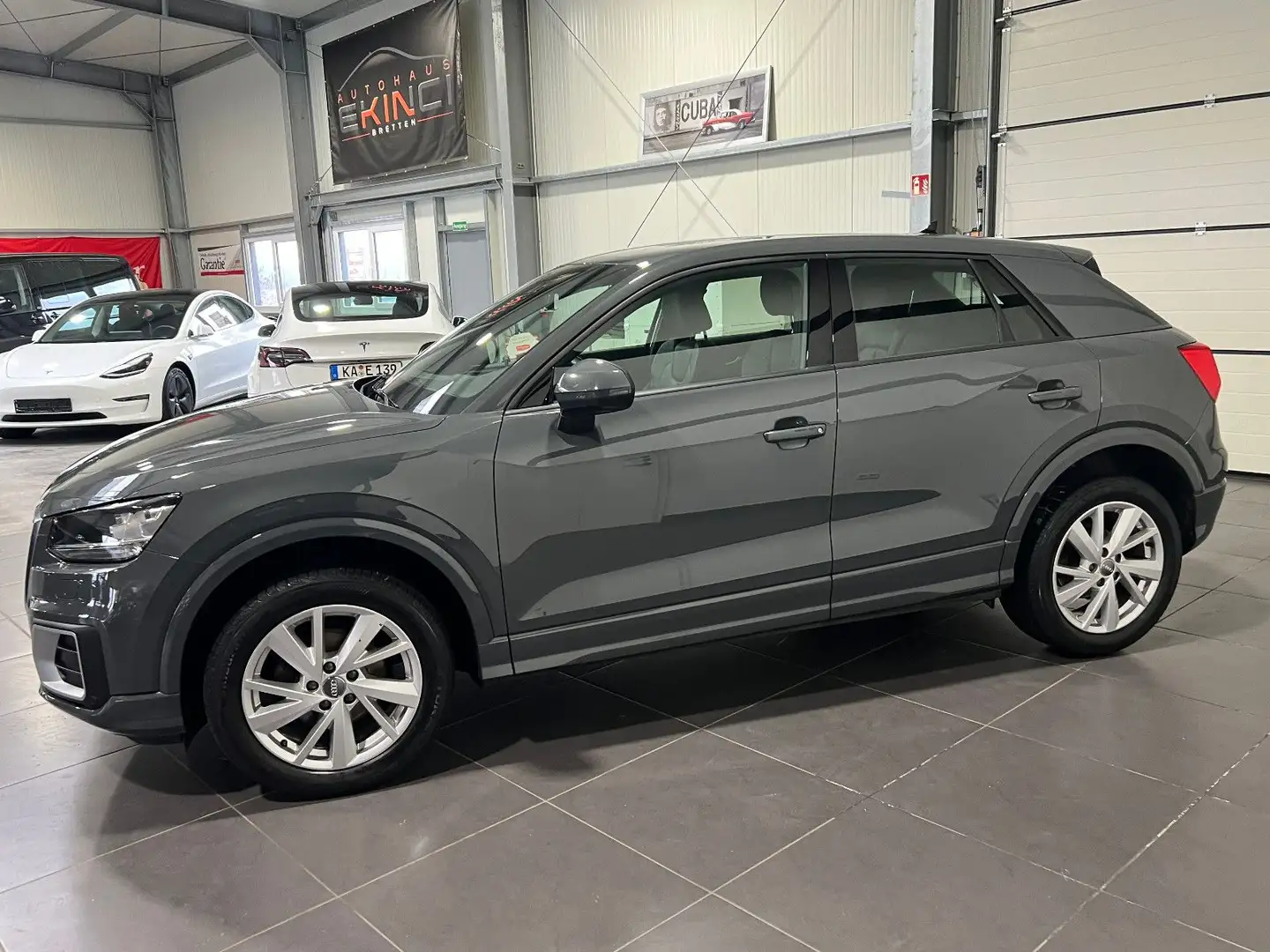 Audi Q2 35 TFSI sport *Leder*SHZ*PDC*Temp*Bluetooth* Gris - 2