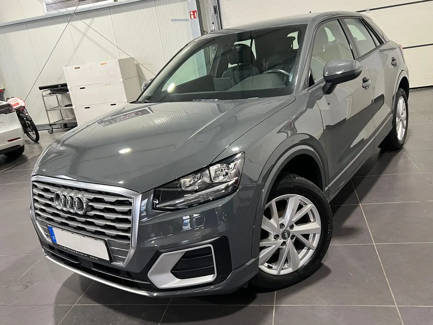 Audi Q2 35 TFSI sport *Leder*SHZ*PDC*Temp*Bluetooth* Gris - 1