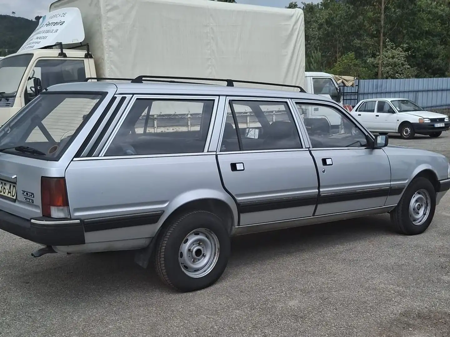 Peugeot 505 505 familial Szary - 2