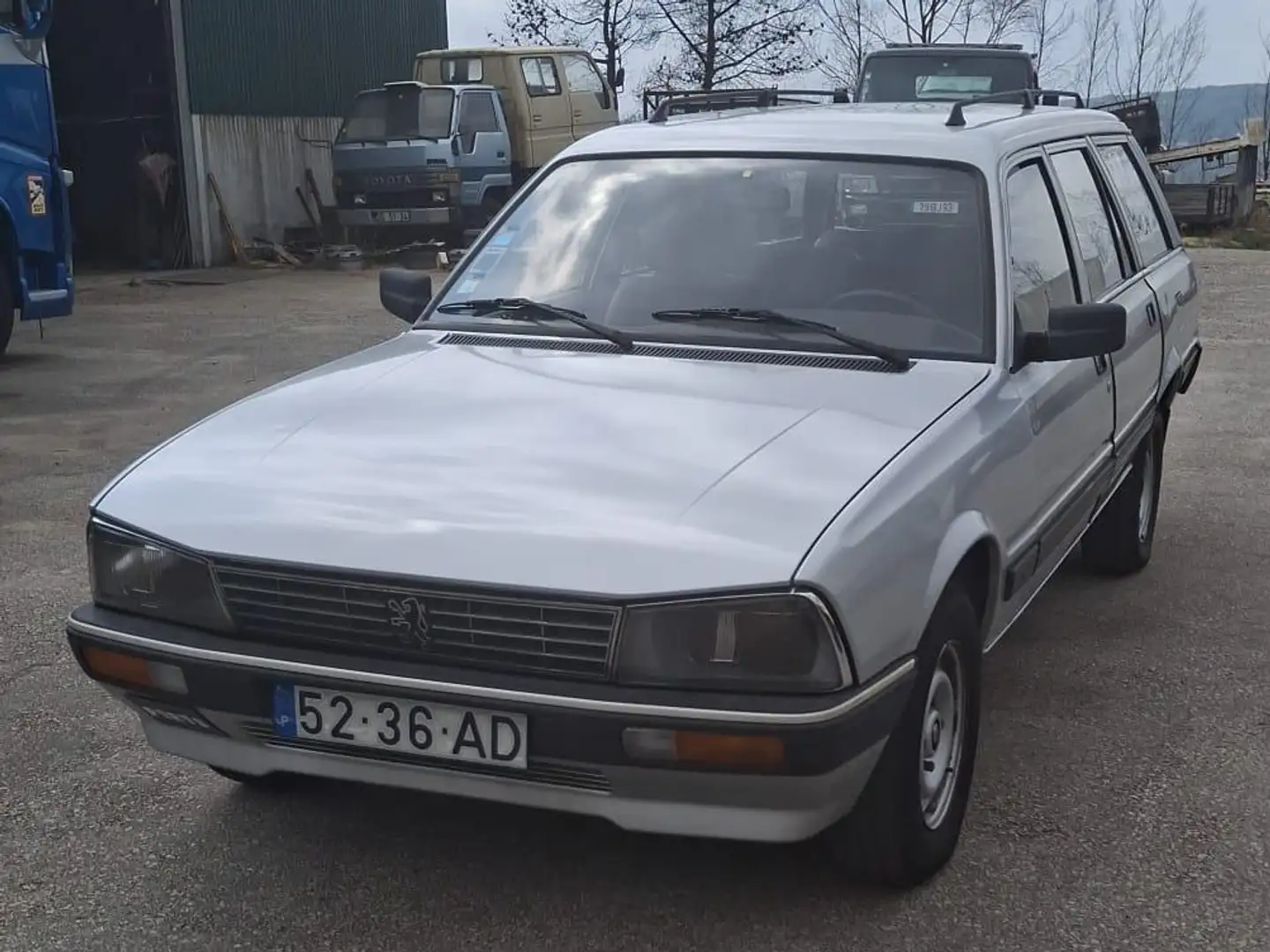 Peugeot 505 505 familial Szary - 1