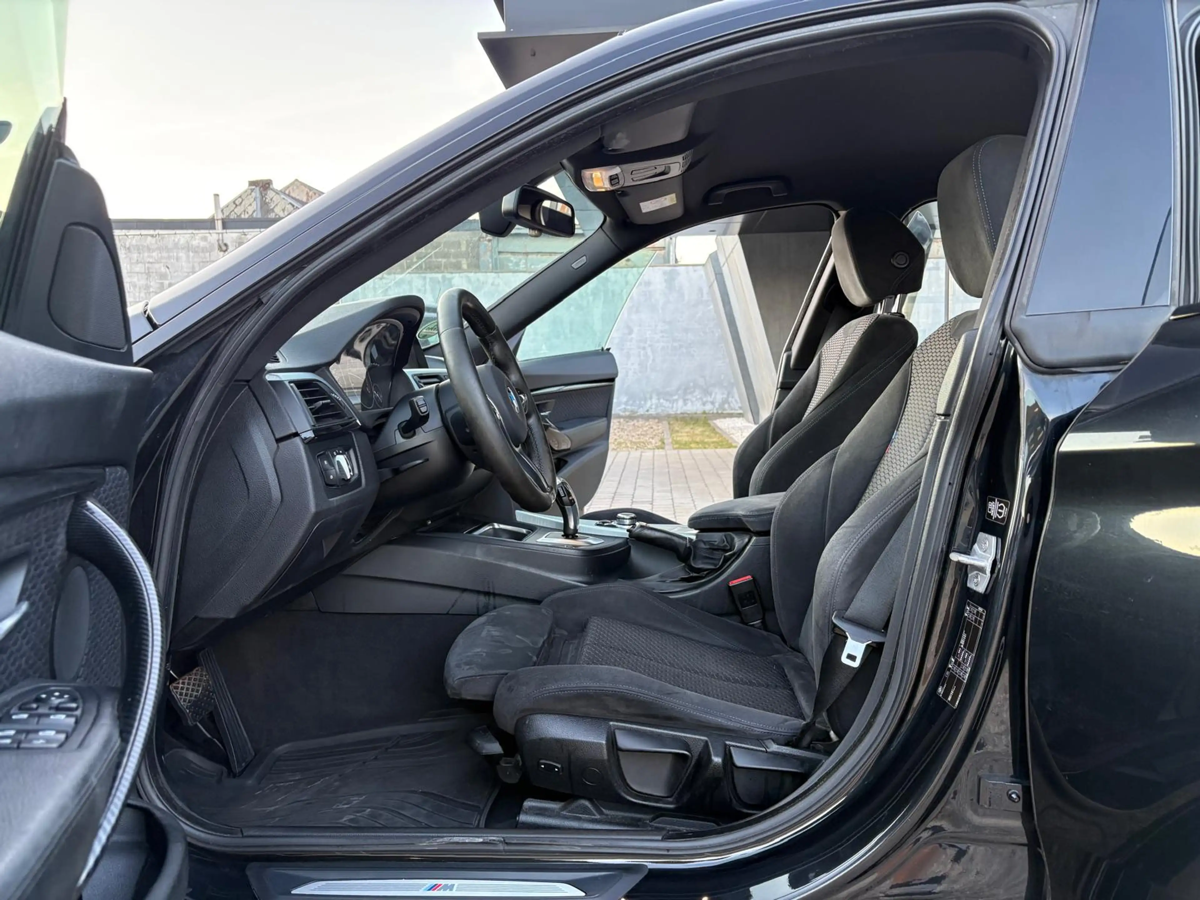 BMW 320 Gran Turismo 320d Pack M — photo 11