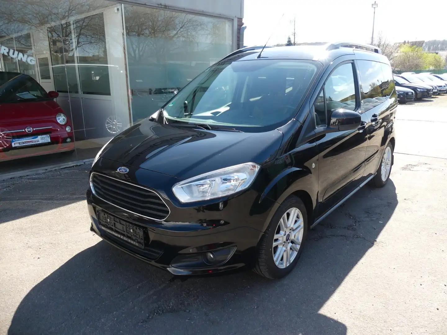 Ford Tourneo Courier Titanium Schwarz - 2