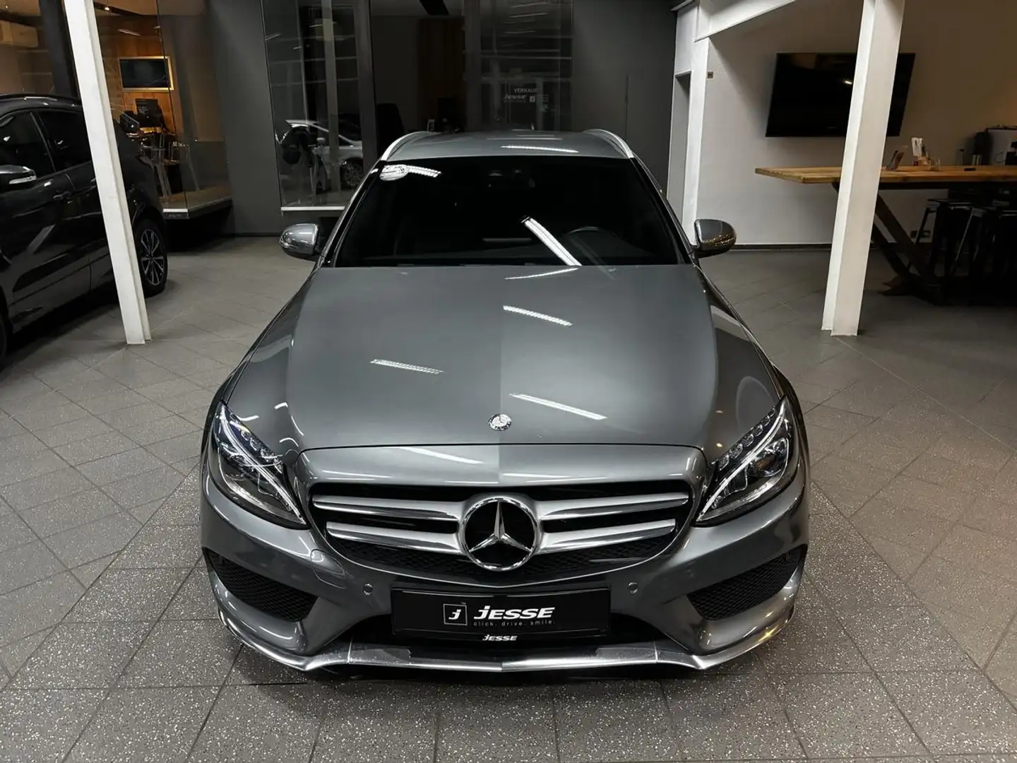 Mercedes-Benz C 250 T AMG Line LED Navi SHZ RCam AHK Grijs - 2