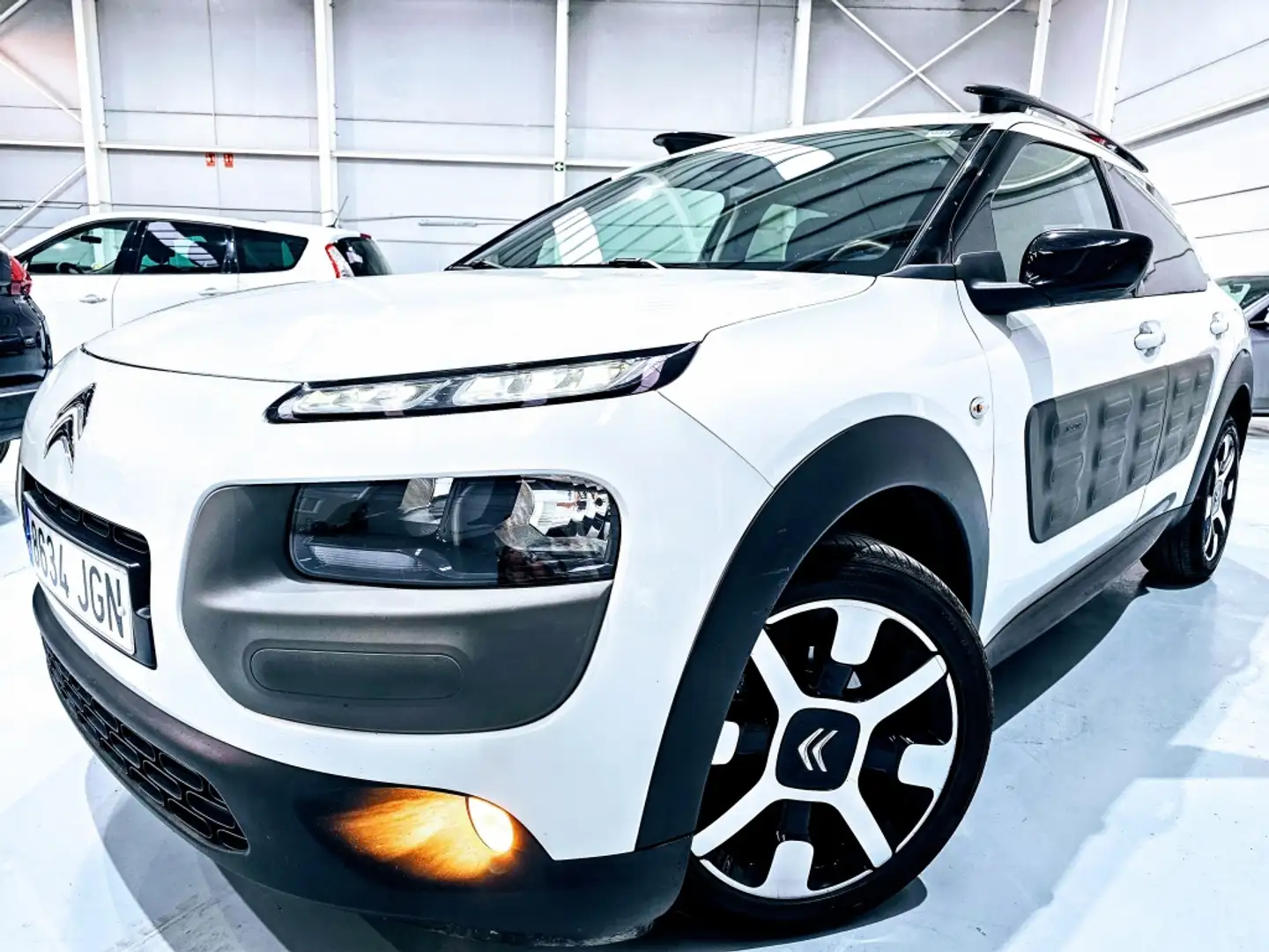 Citroen C4 Cactus 1.6 BlueHDi S&S Shine Edition 100 Blanc - 1