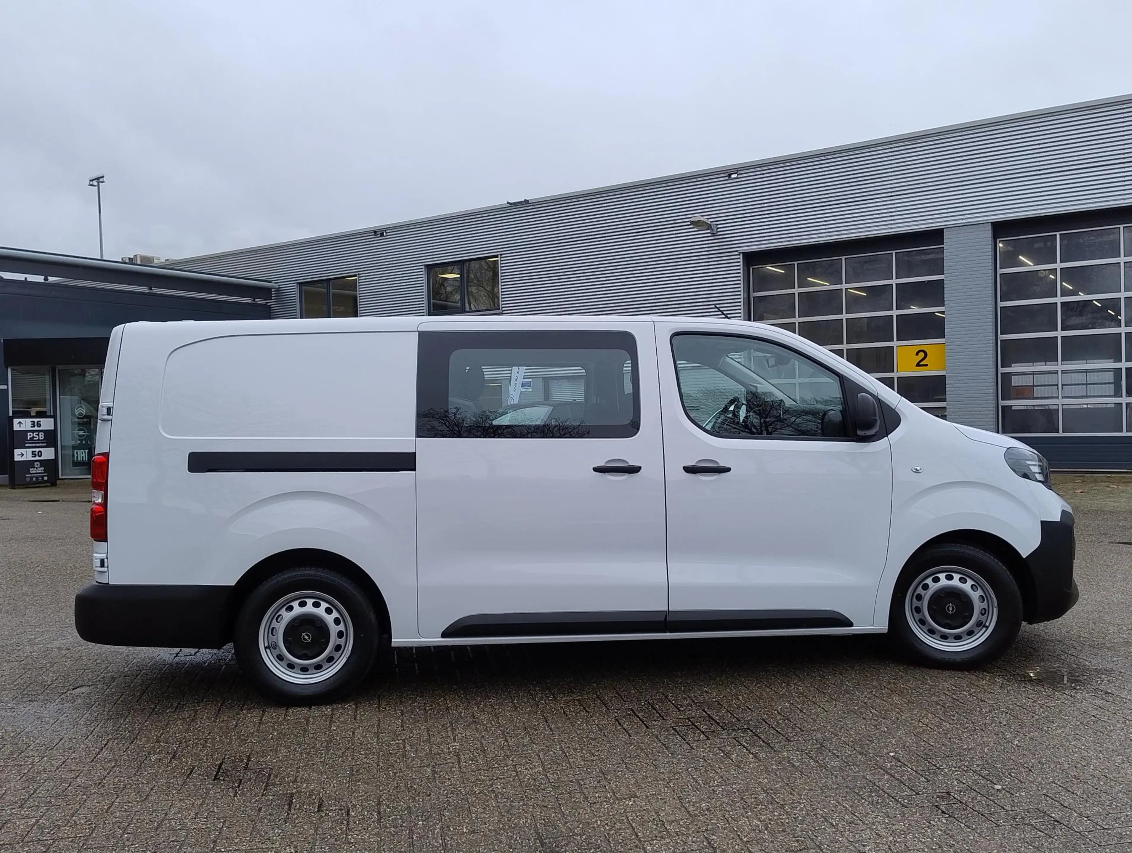 Opel Vivaro-e Electric L3 75 kWh DC 136pk | Dubbele Cabine | 5-p — photo 4