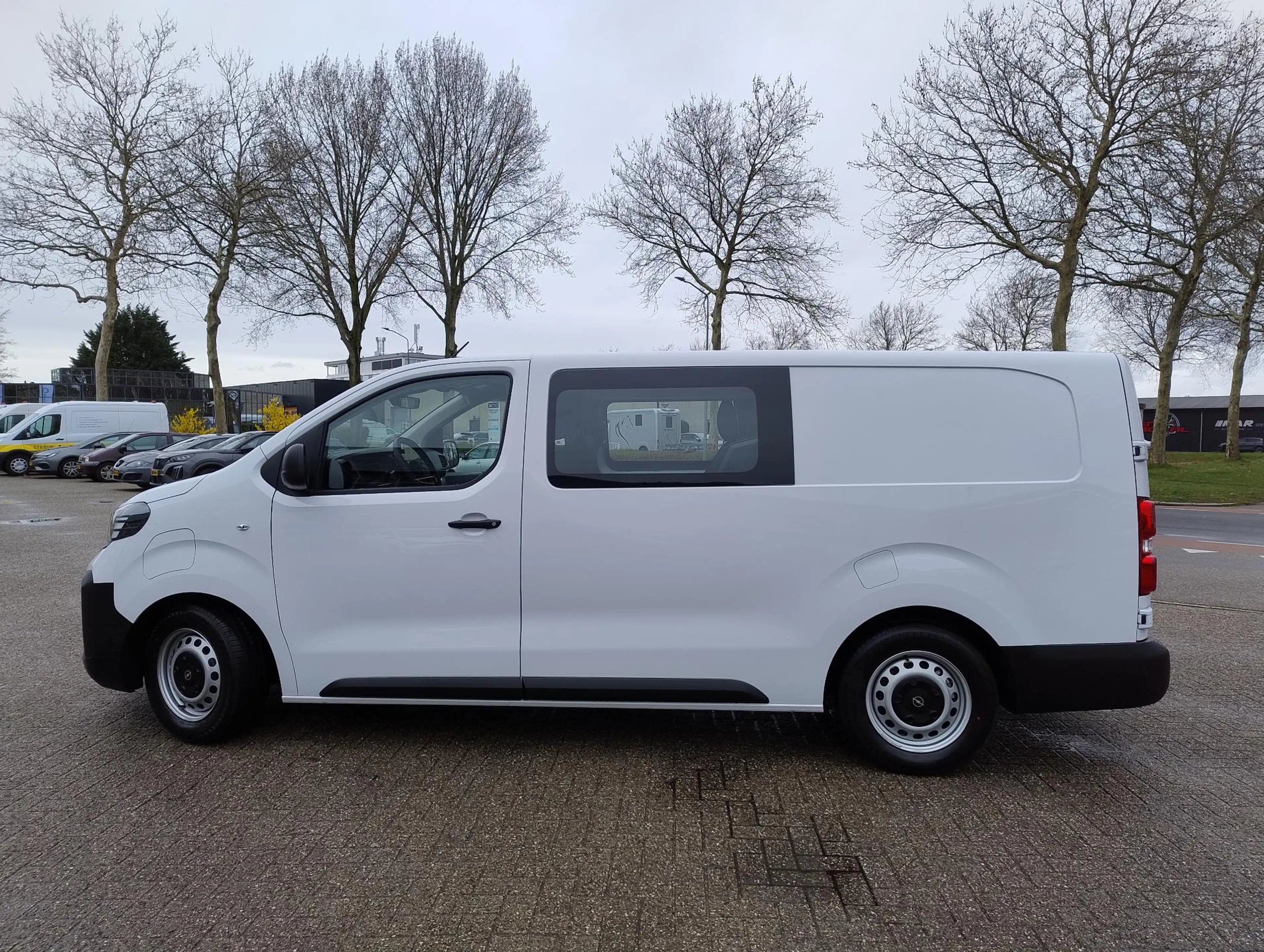 Opel Vivaro-e Electric L3 75 kWh DC 136pk | Dubbele Cabine | 5-p — photo 3