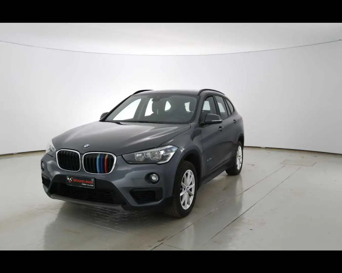 BMW X1 sDrive18d Advantage Zwart - 1