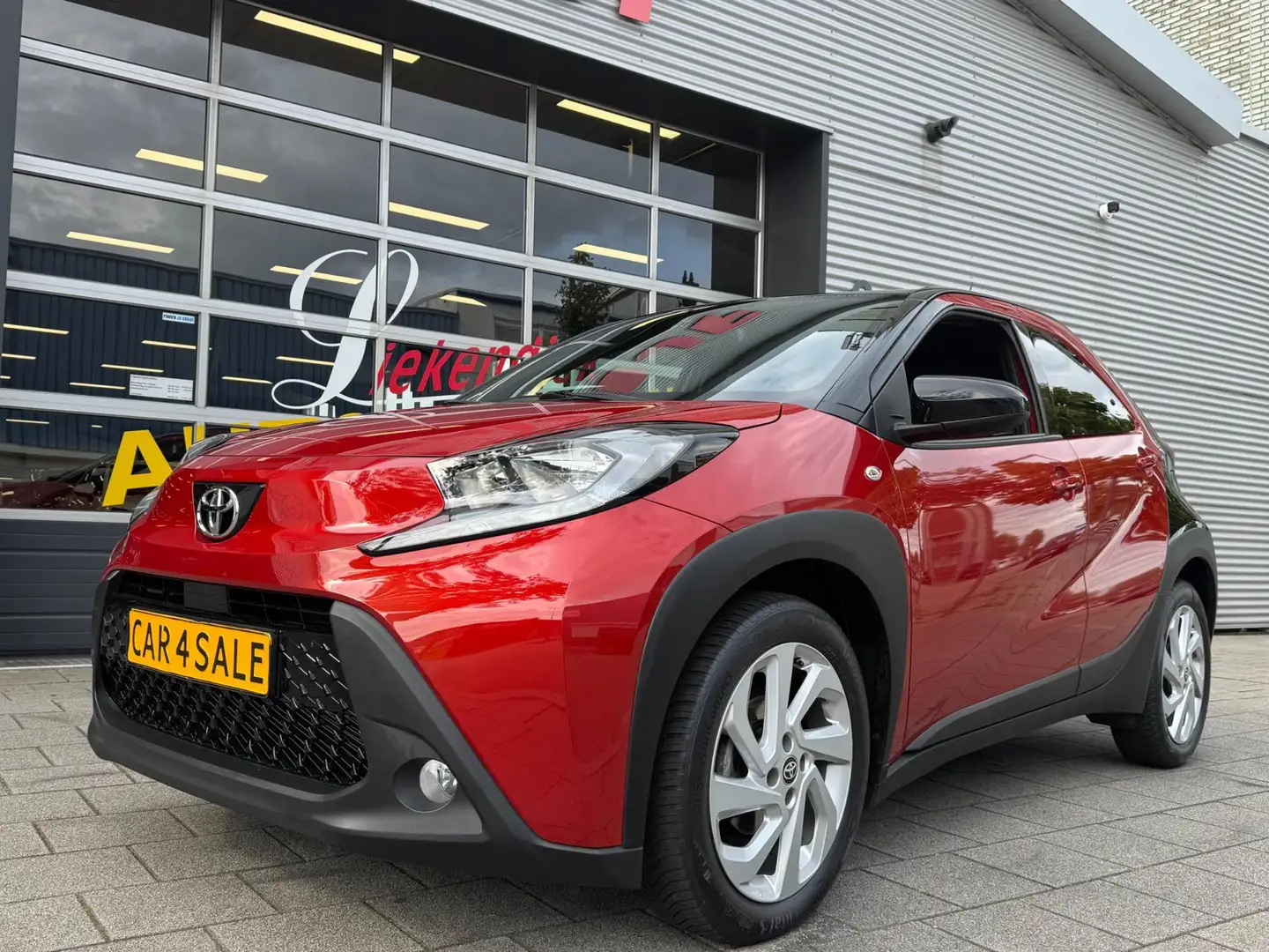 Toyota Aygo X 1.0 VVT-i MT Pulse - Airco I Sport velgen I Comfor Rood - 1