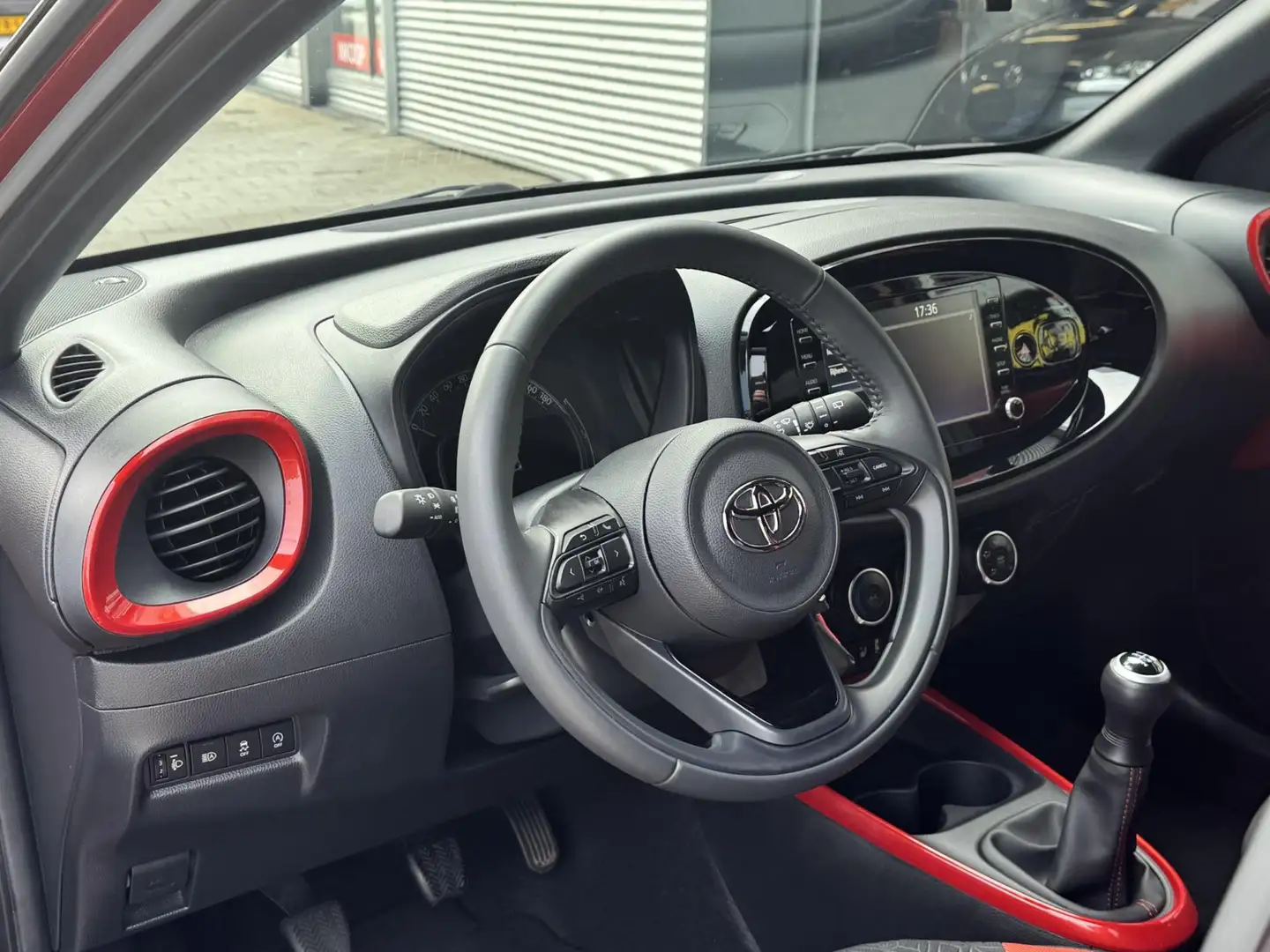 Toyota Aygo X 1.0 VVT-i MT Pulse - Airco I Sport velgen I Comfor Rood - 2