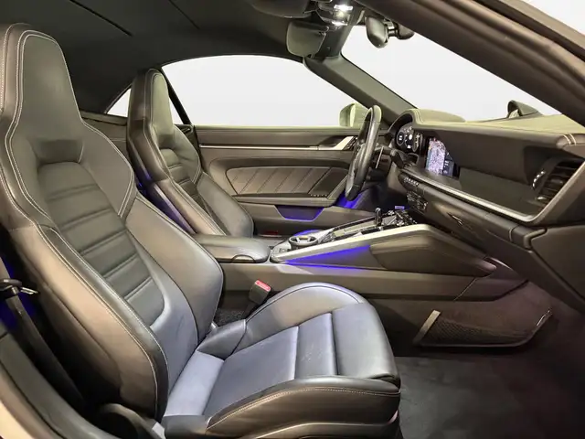 Porsche 911 view 14