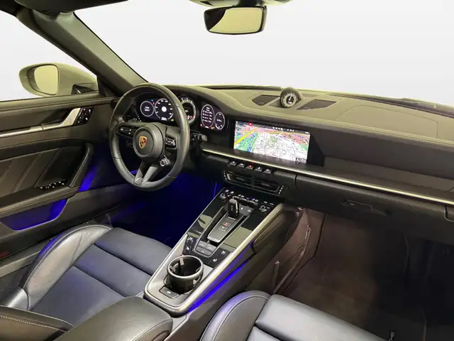 Porsche 911 view 11