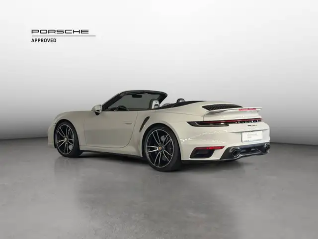 Porsche 911 view 3
