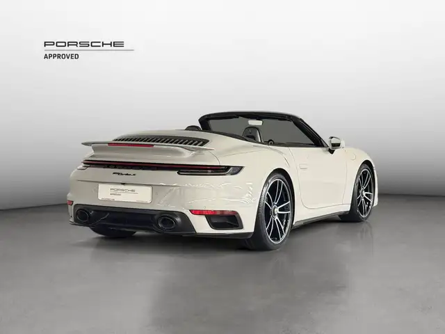 Porsche 911 view 5