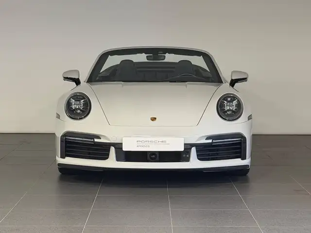 Porsche 911 view 8