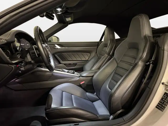 Porsche 911 view 15