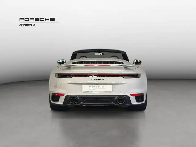Porsche 911 view 4